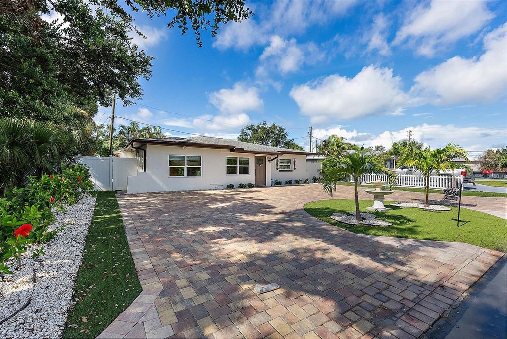 Photo of 6750 W Flamingo Way S, St Petersburg, FL 33707 (MLS # TB8431768)