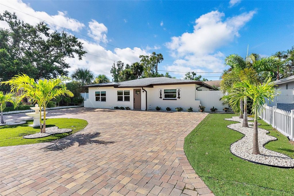 Photo of 6750 W Flamingo Way S, St Petersburg, FL 33707 (MLS # TB8431768)