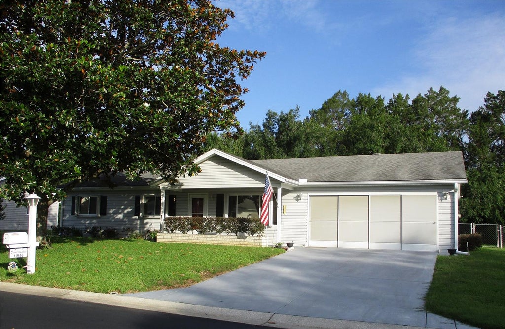 Photo of 11946 SW 137th Loop, Dunnellon, FL 34432 (MLS # OM726305)