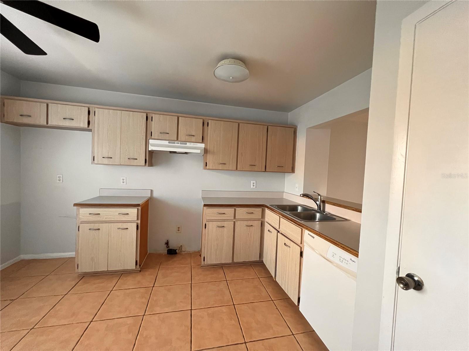 INDIAN WELLS UNIT 05 - Residential Lease