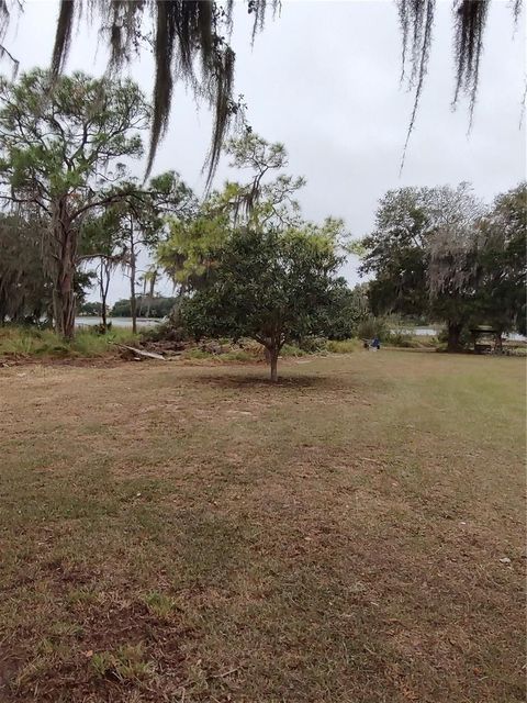 A home in LAKE WALES