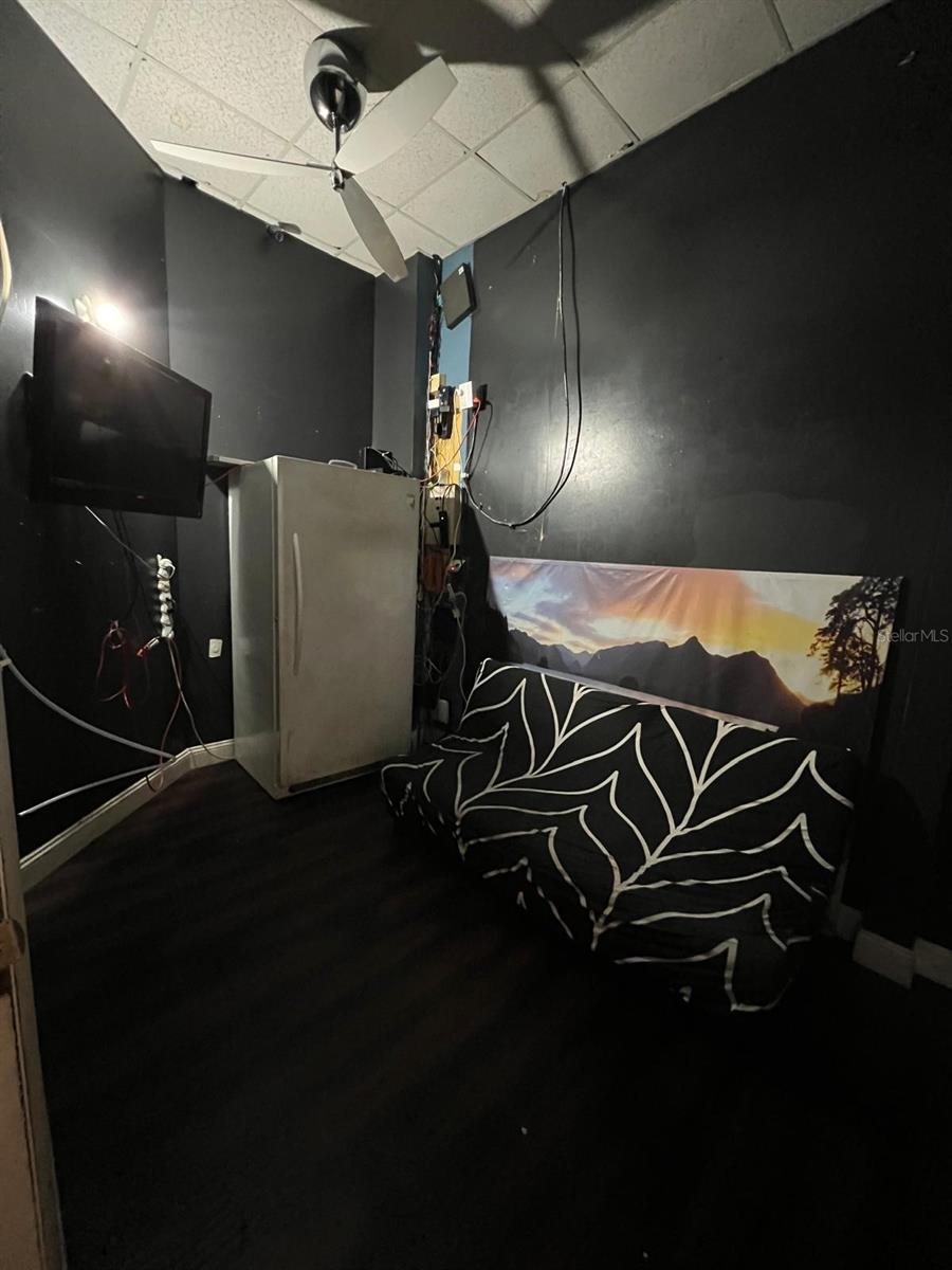 RIVERSIDE - Commercial Lease