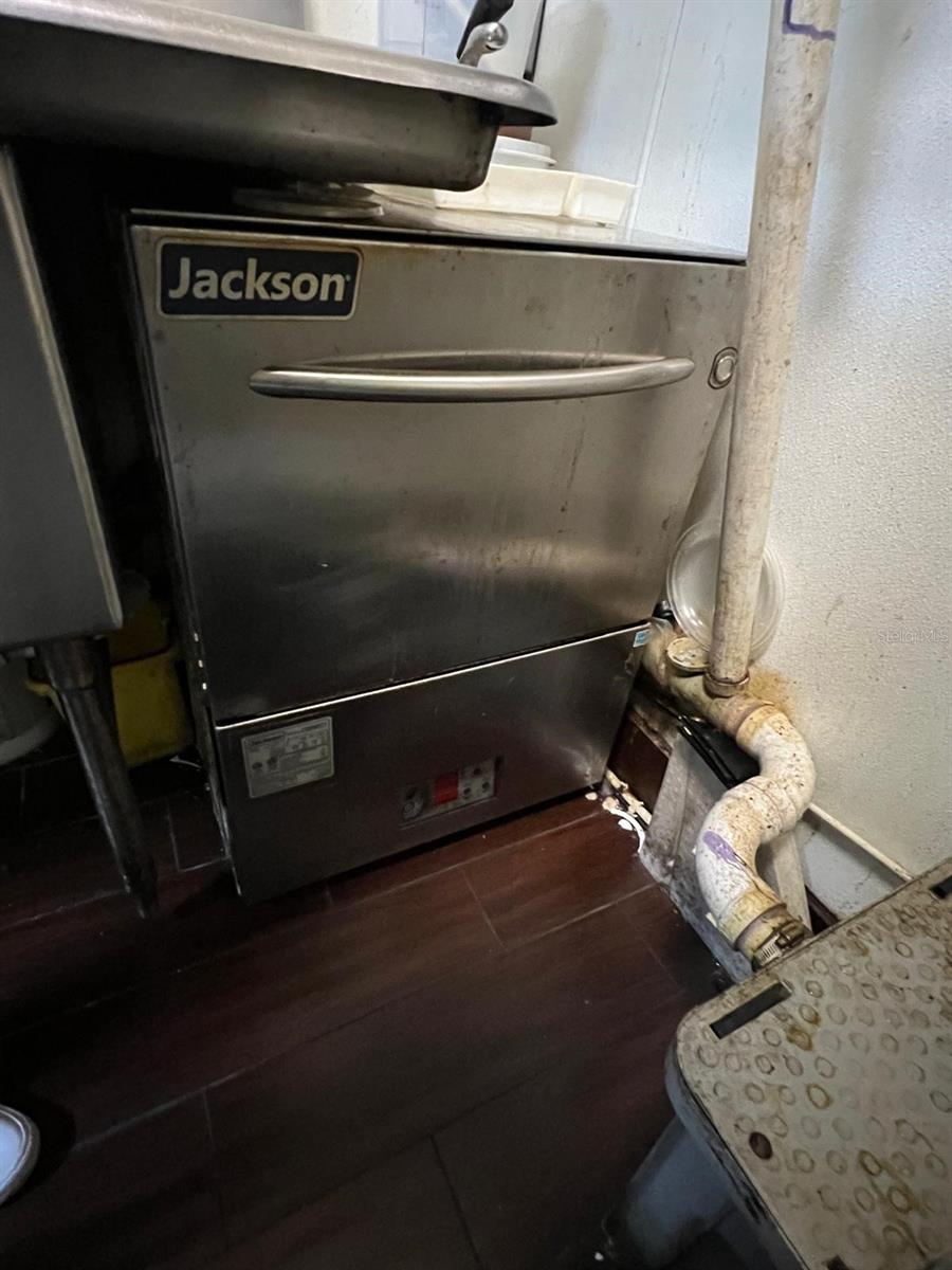 RIVERSIDE - Commercial Lease