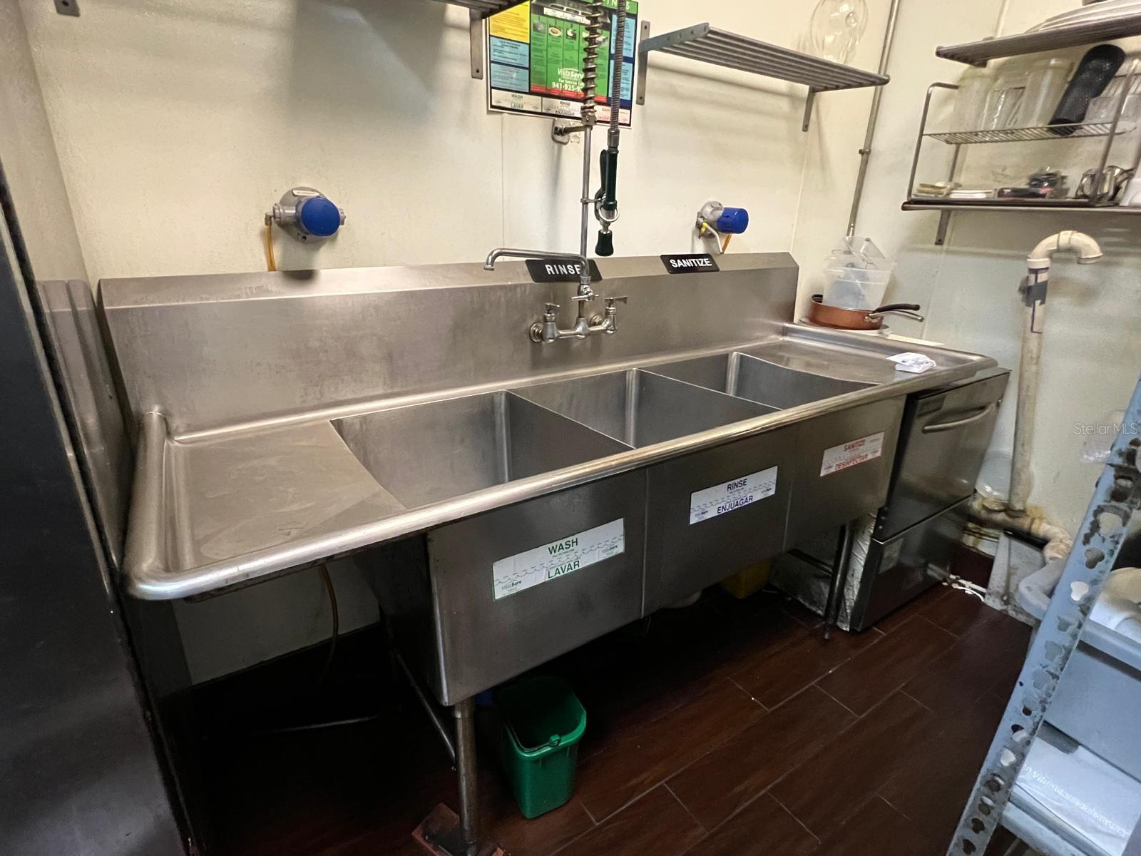 RIVERSIDE - Commercial Lease