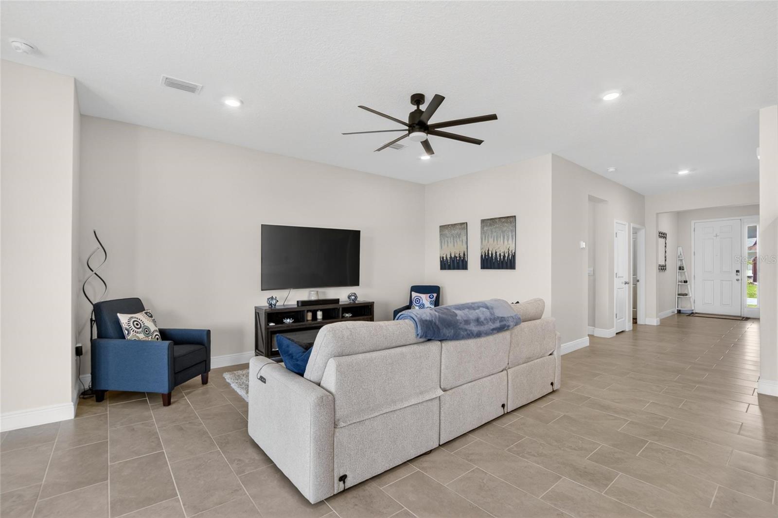 MANGROVE MANOR PH 1 - Residential Lease
