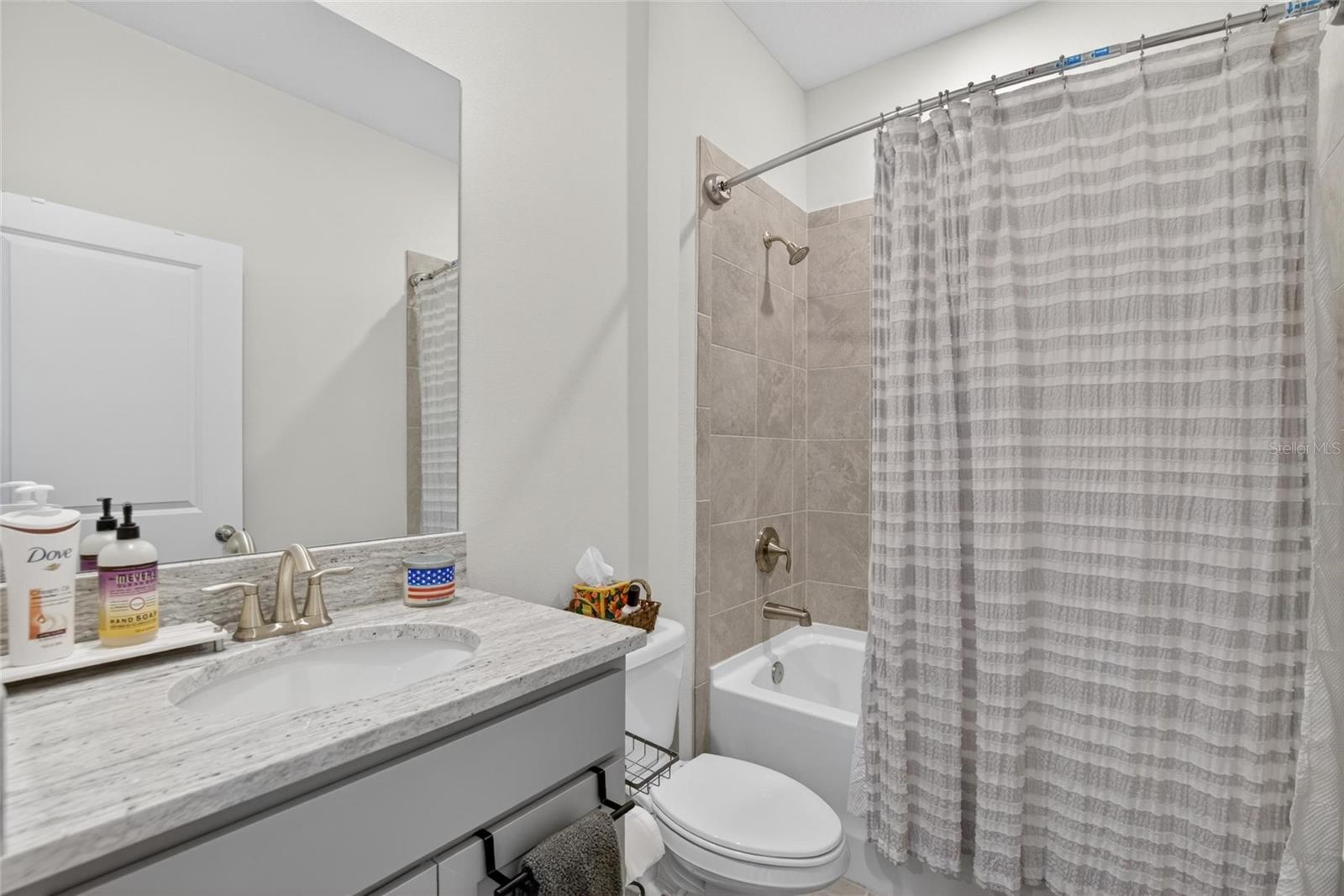 MANGROVE MANOR PH 1 - Residential Lease