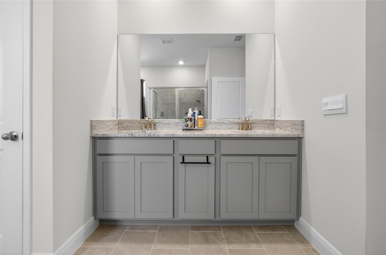 MANGROVE MANOR PH 1 - Residential Lease