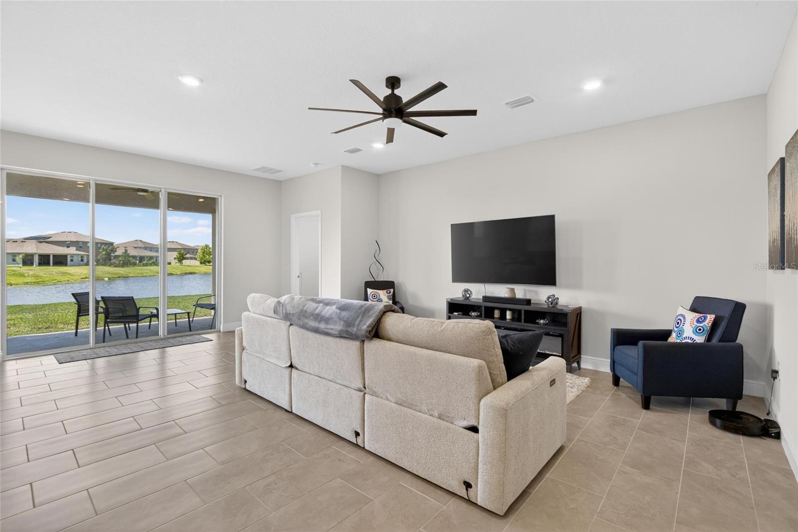 MANGROVE MANOR PH 1 - Residential Lease