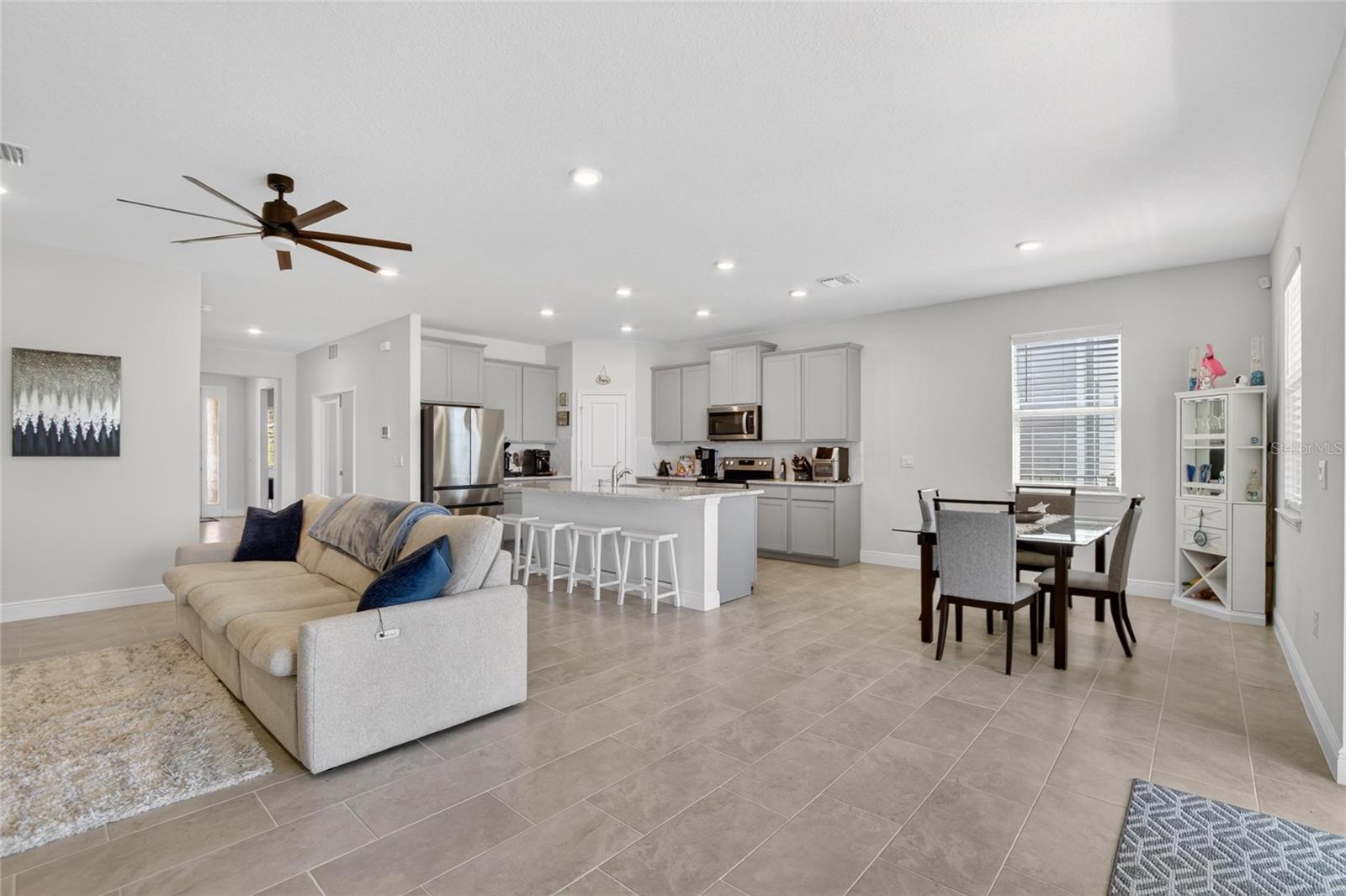 MANGROVE MANOR PH 1 - Residential Lease