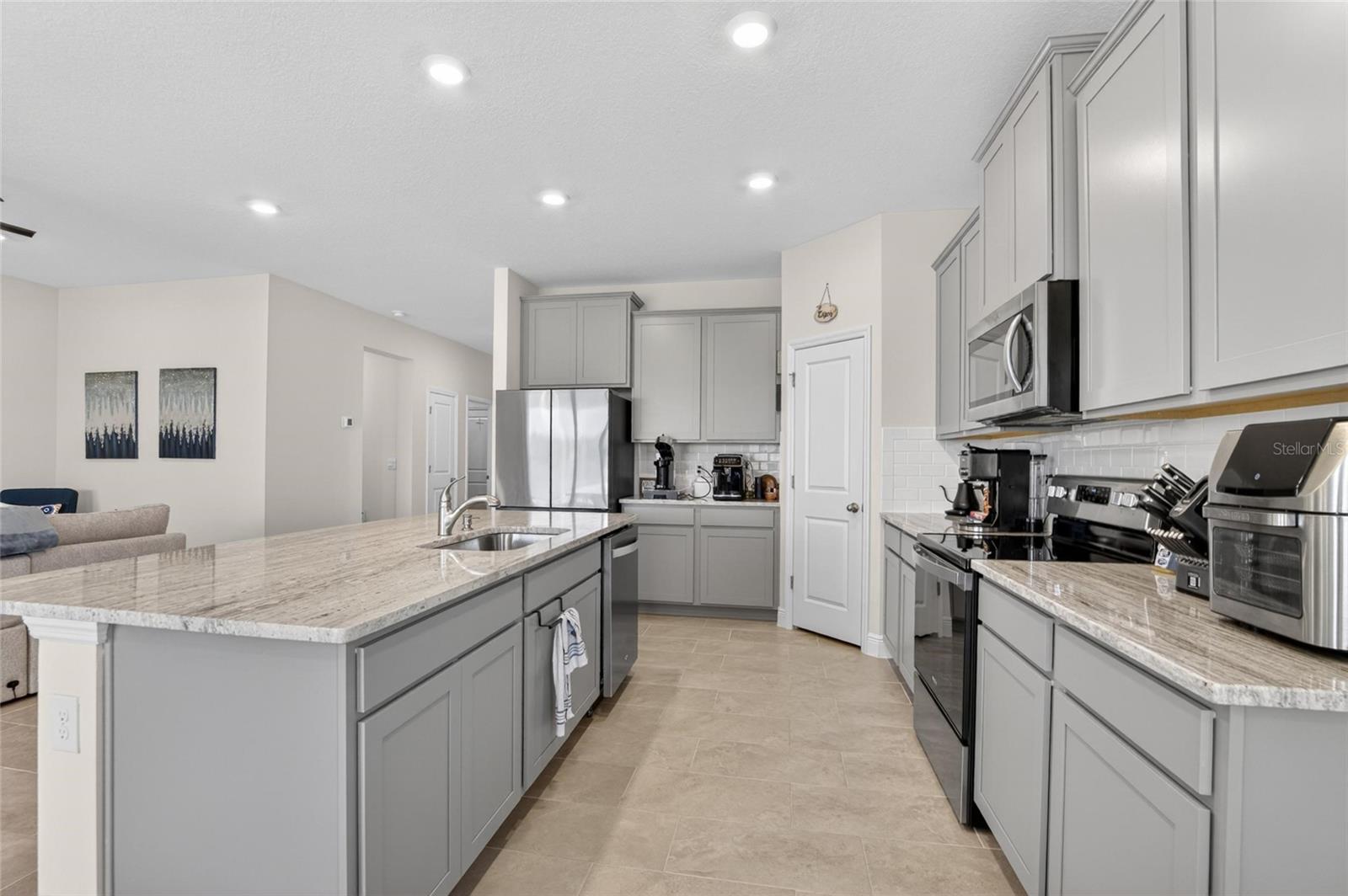 MANGROVE MANOR PH 1 - Residential Lease