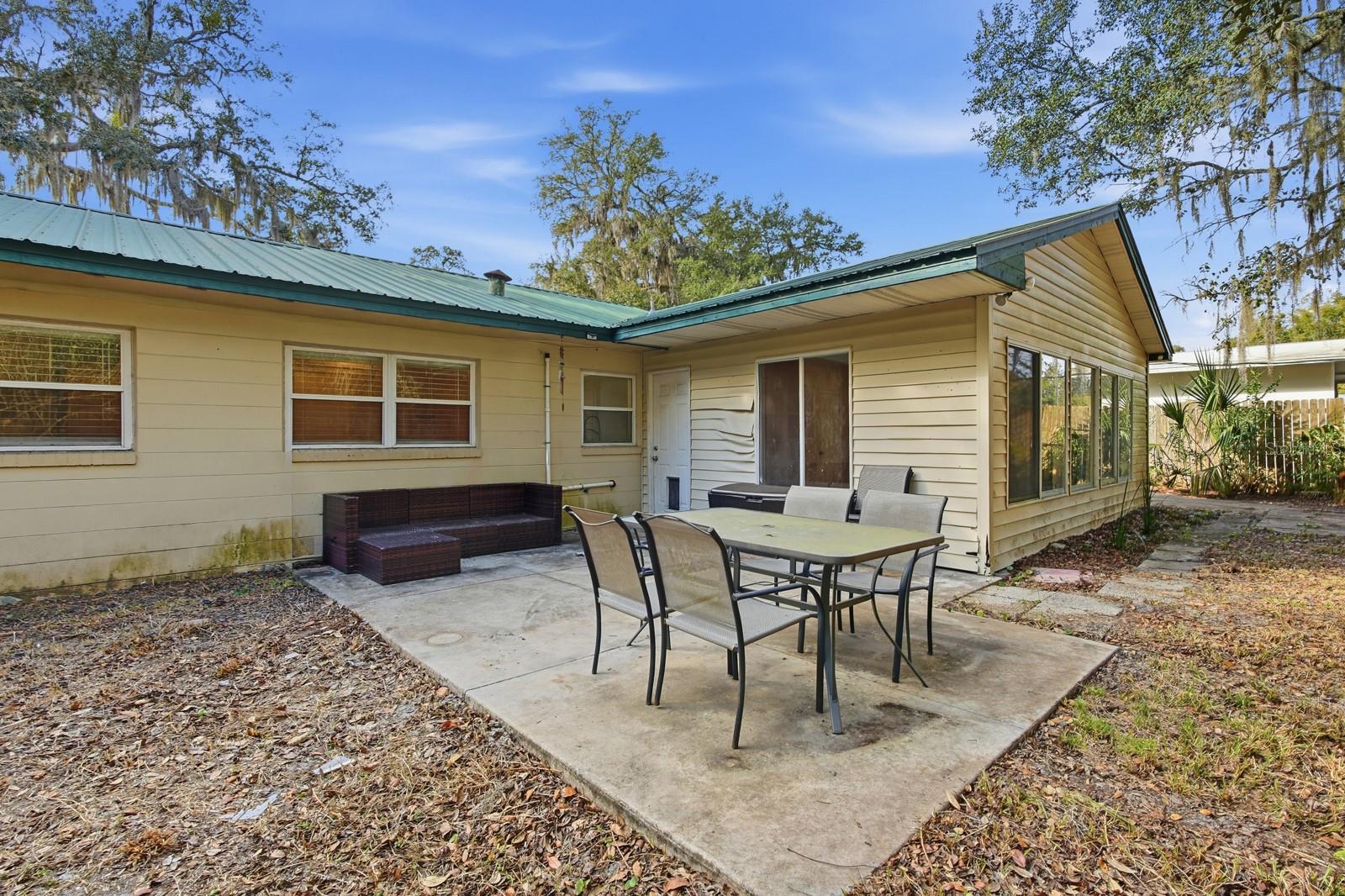 COUNTRY CLUB HEIGHTS - Residential