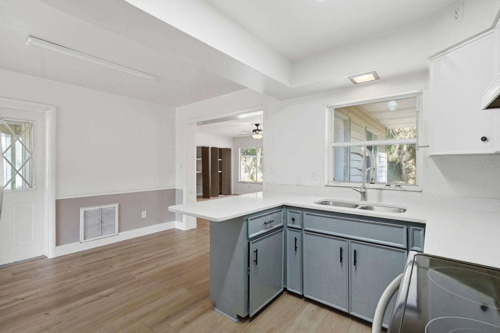 COUNTRY CLUB HEIGHTS - Residential