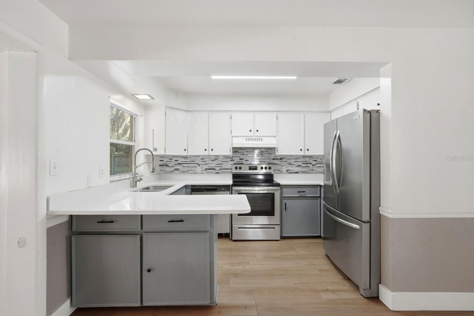 COUNTRY CLUB HEIGHTS - Residential