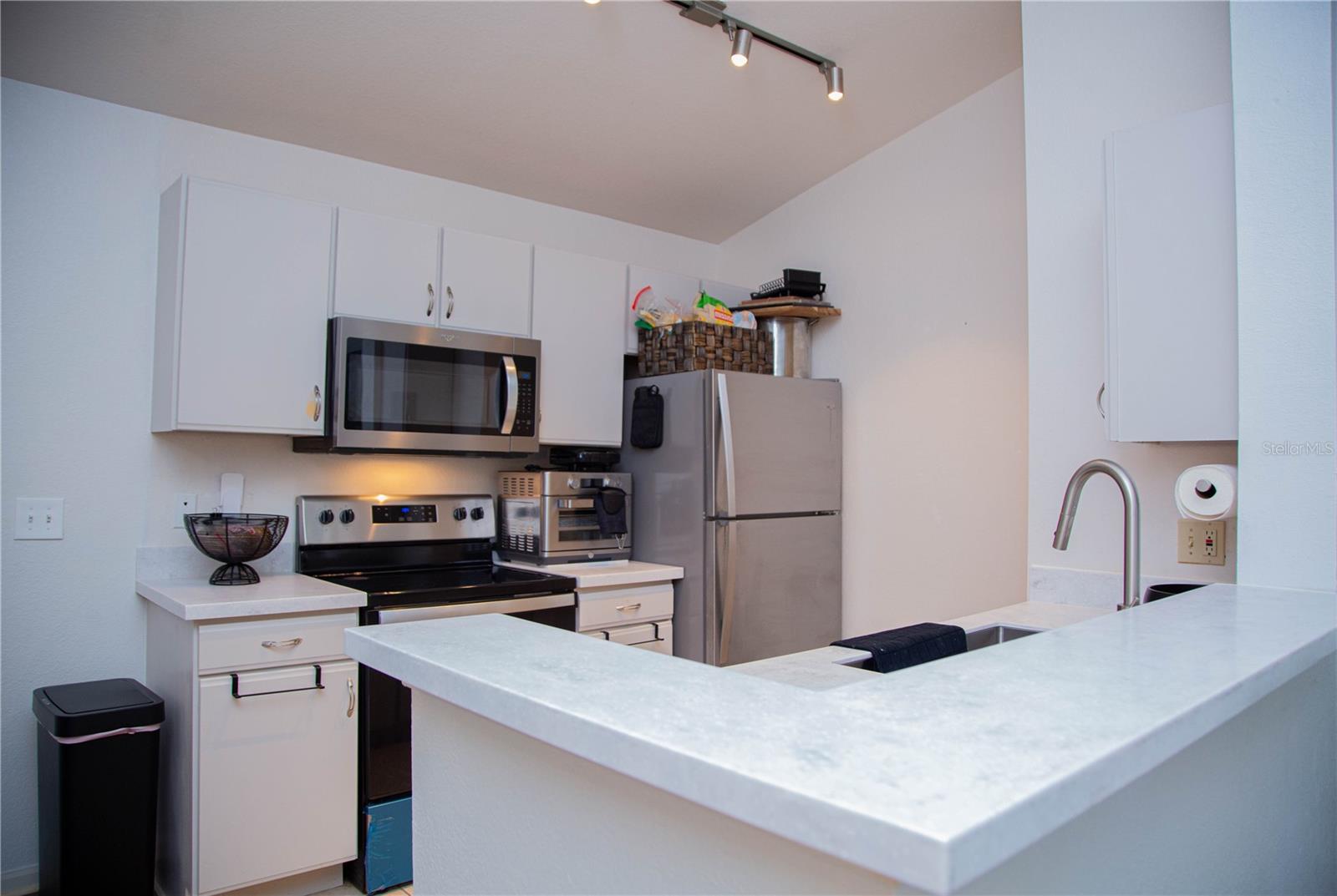 940 VILLAGE TRAIL 9-303