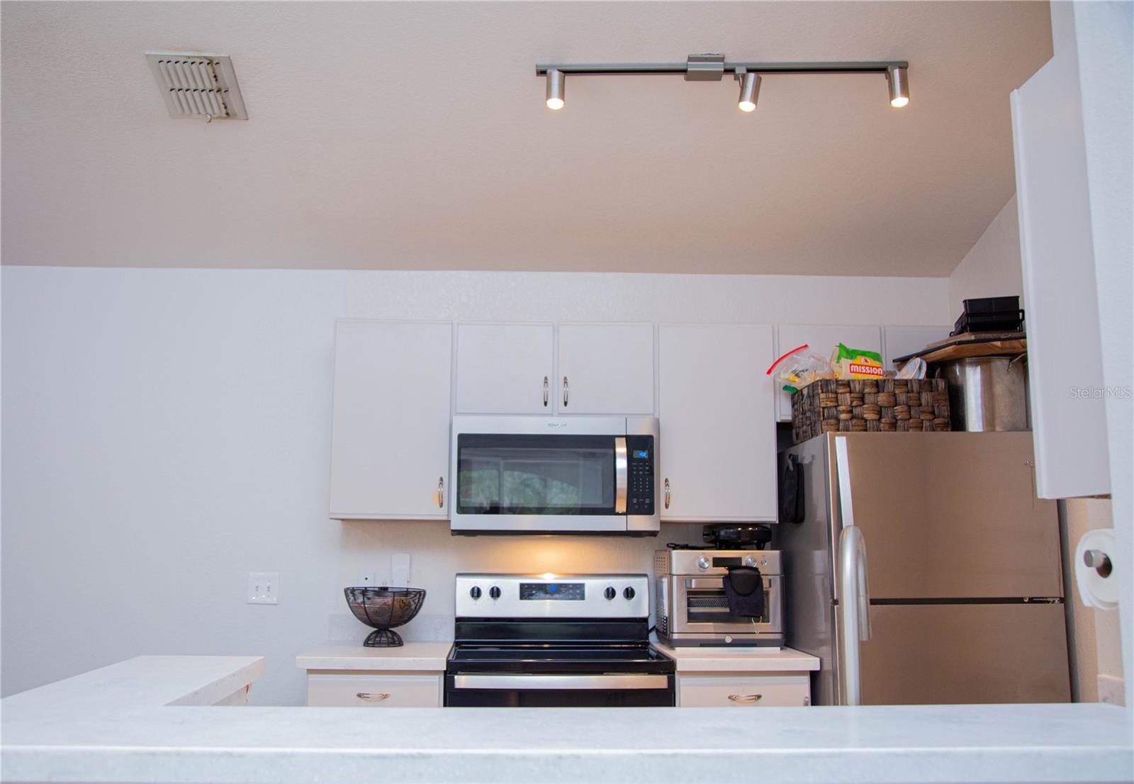 940 VILLAGE TRAIL 9-303
