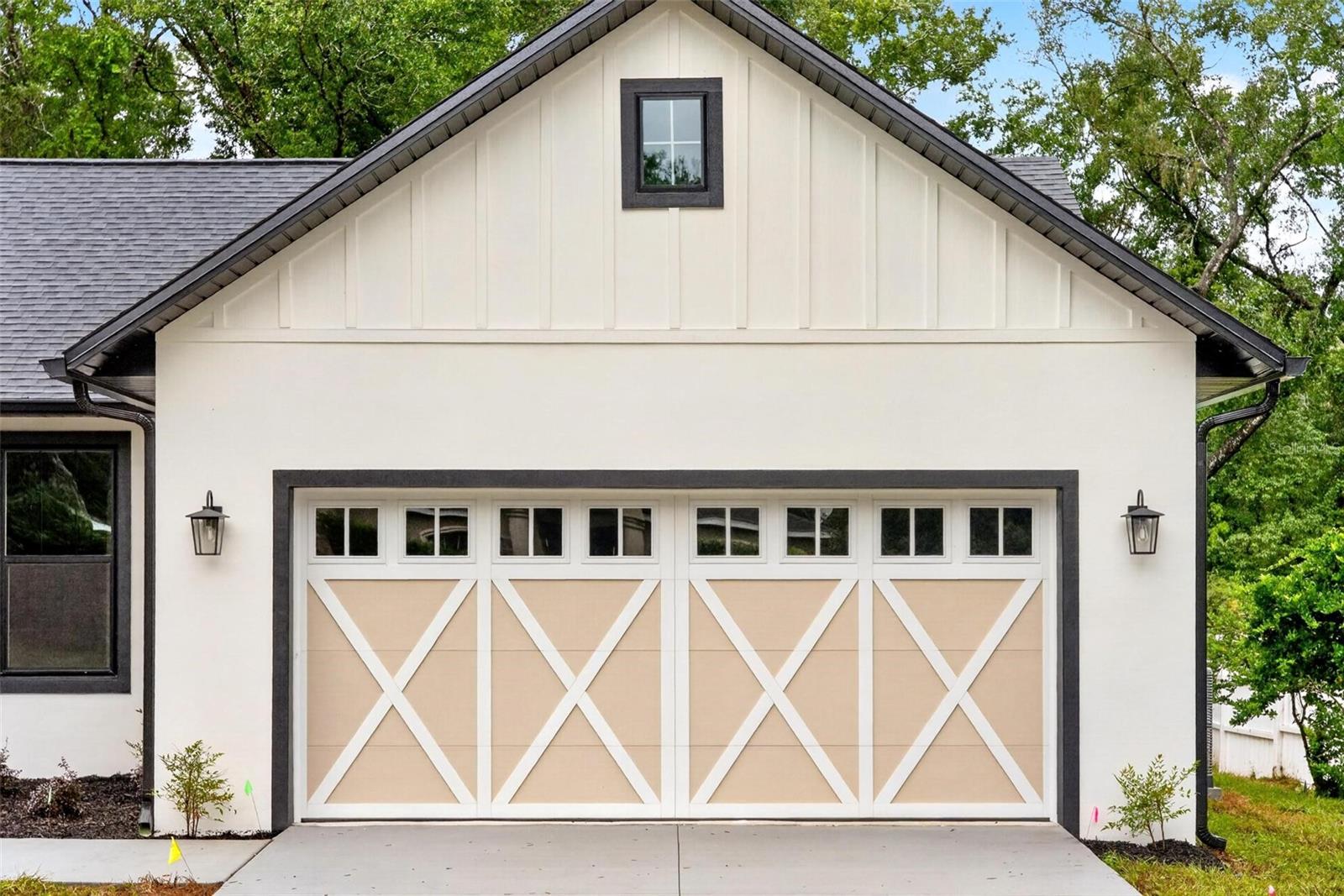 381 CARRIAGE LANE