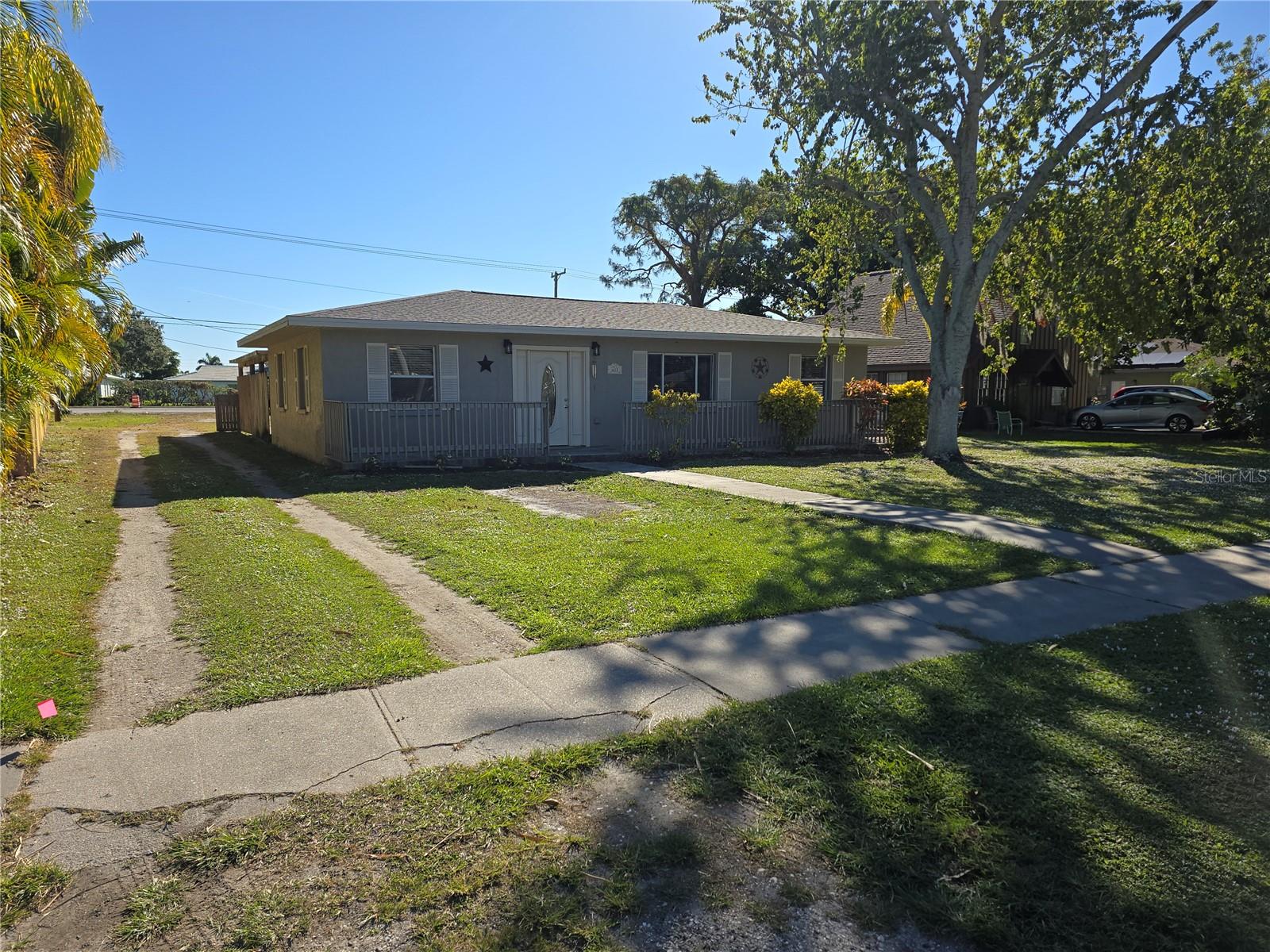 PALMA SOLA PARK - Residential