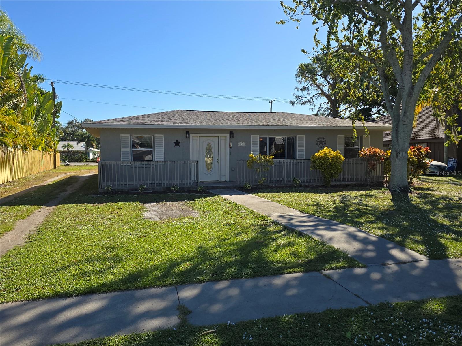 PALMA SOLA PARK - Residential