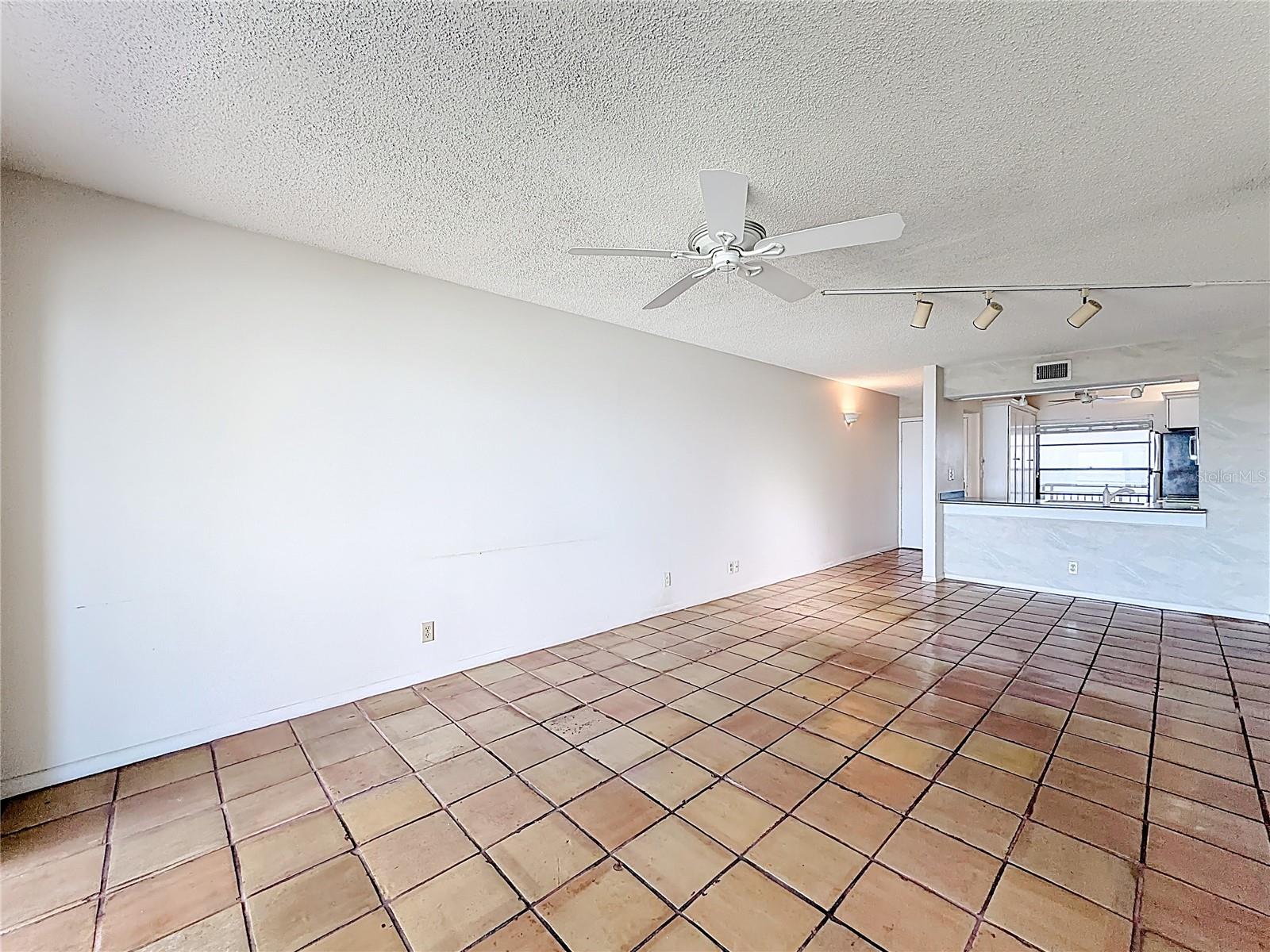 CASA DEL MAR CONDO III - Residential