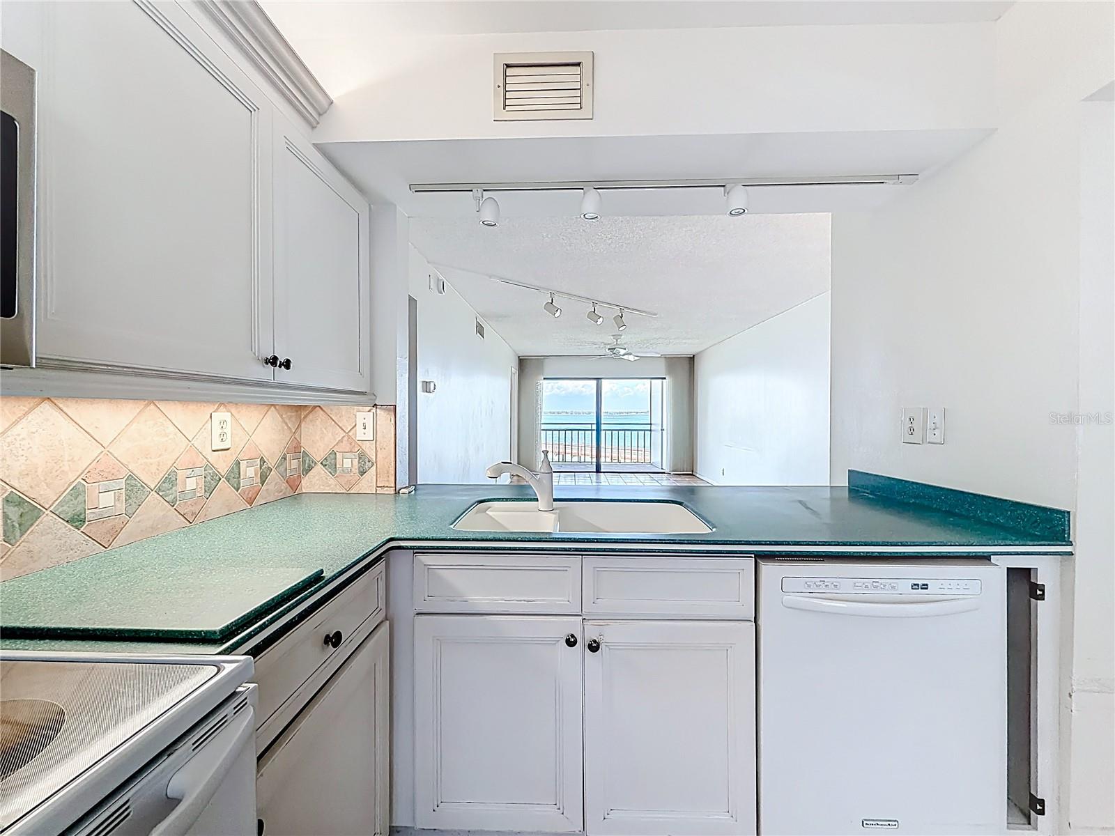 CASA DEL MAR CONDO III - Residential