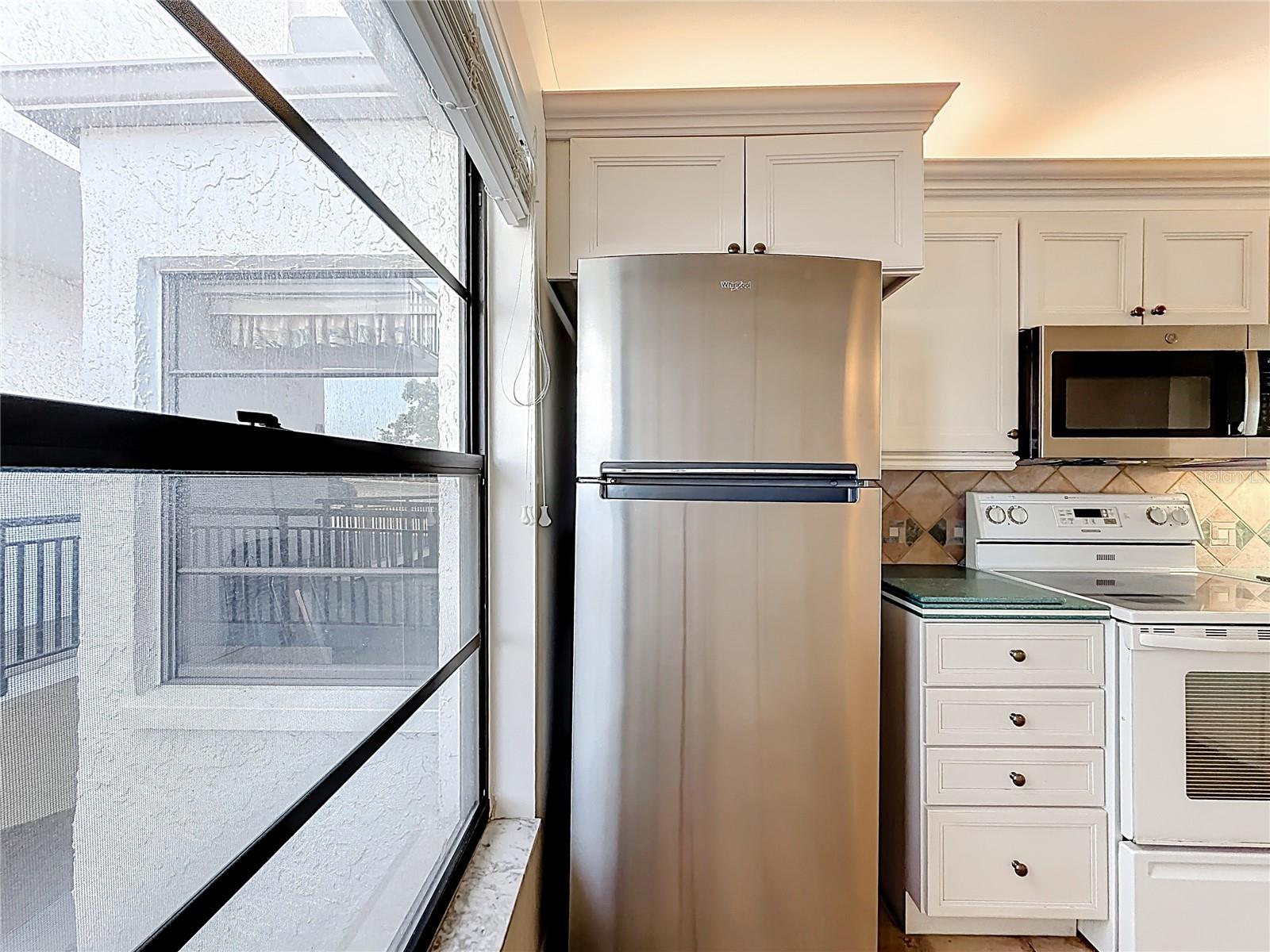 6211 SUN BOULEVARD 211