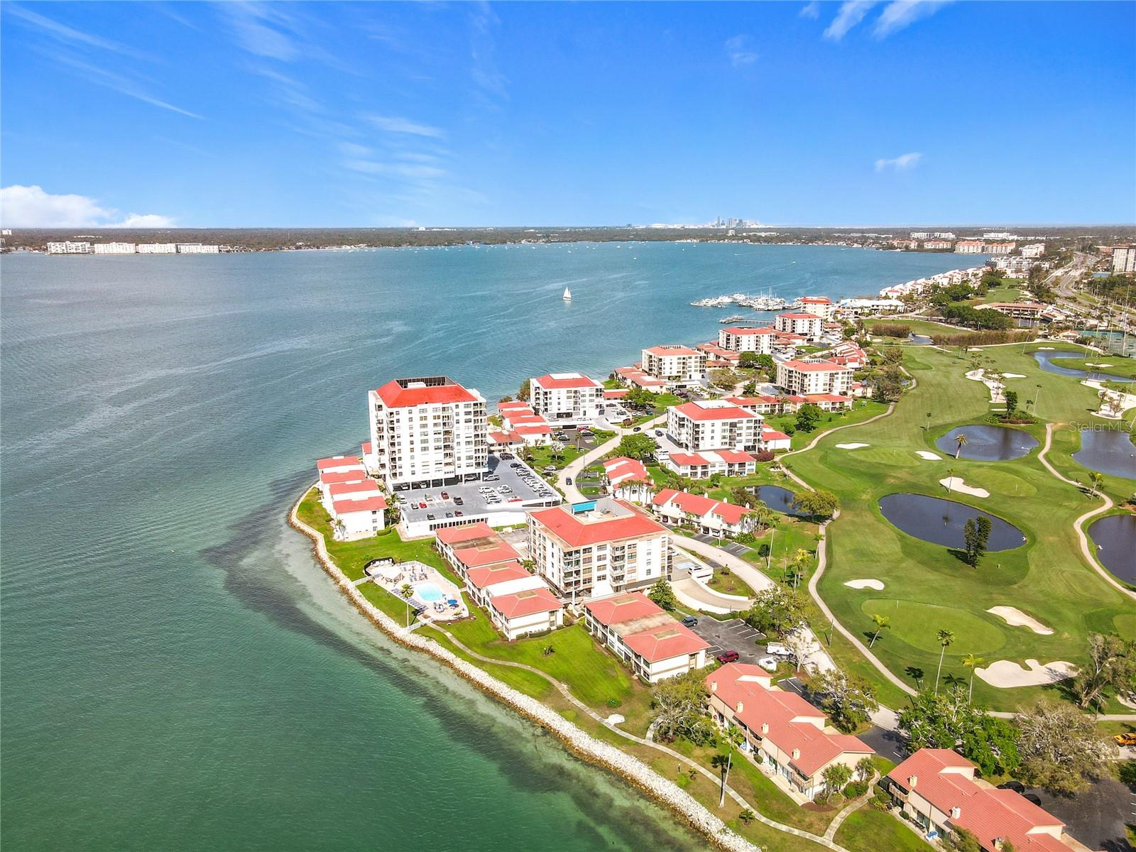 CASA DEL MAR CONDO III - Residential