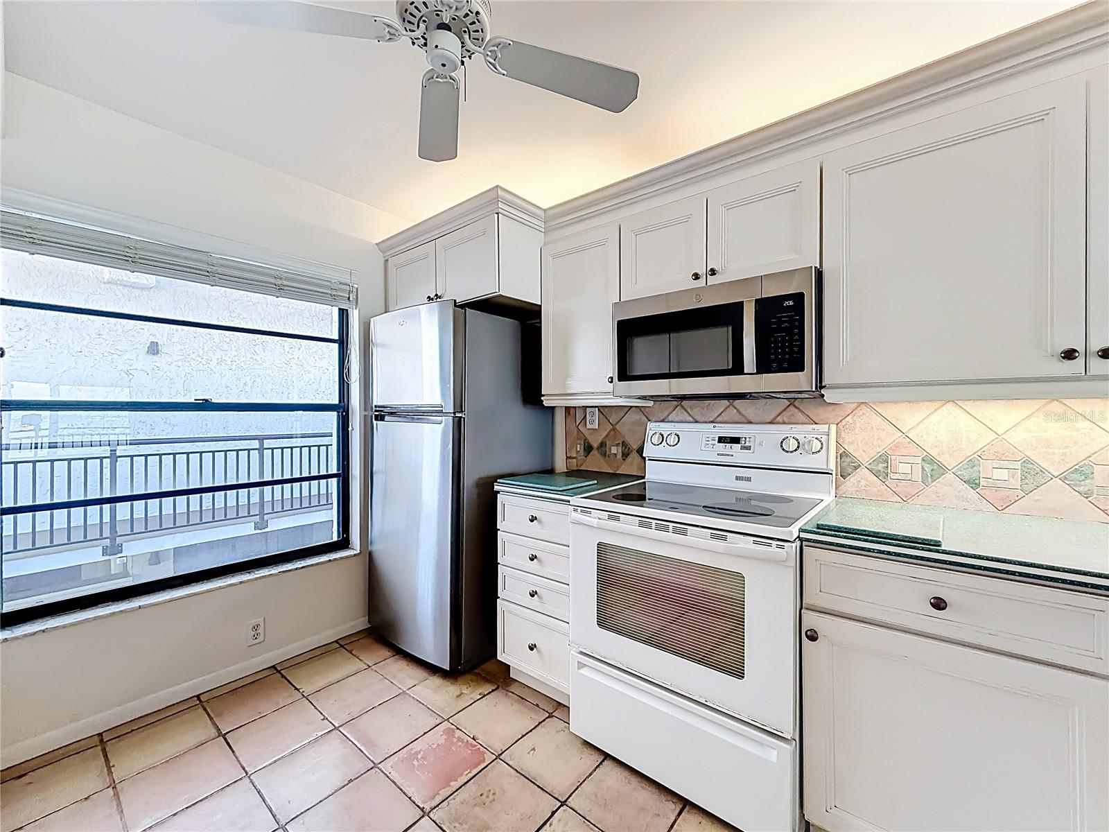 6211 SUN BOULEVARD 211