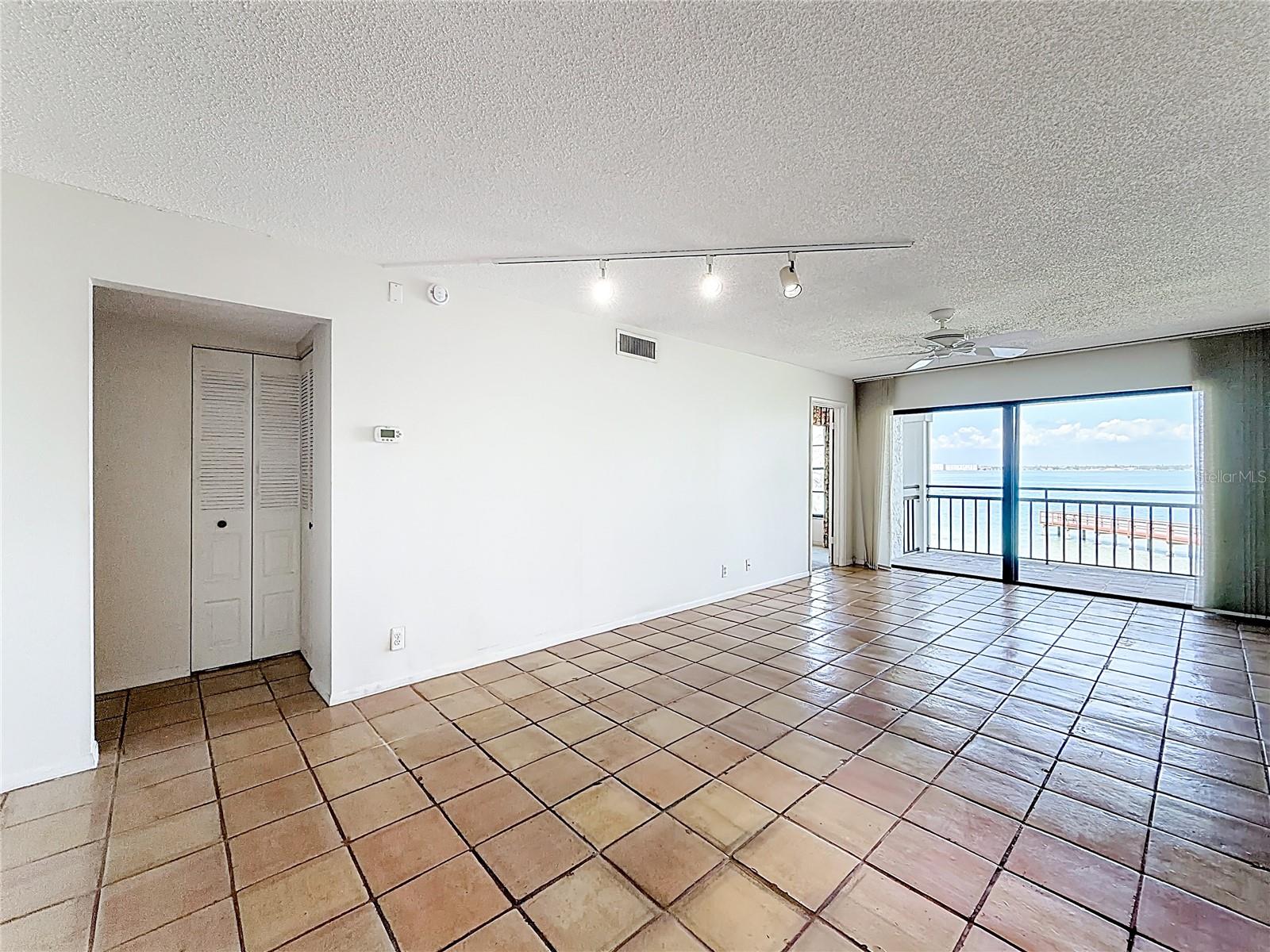 CASA DEL MAR CONDO III - Residential