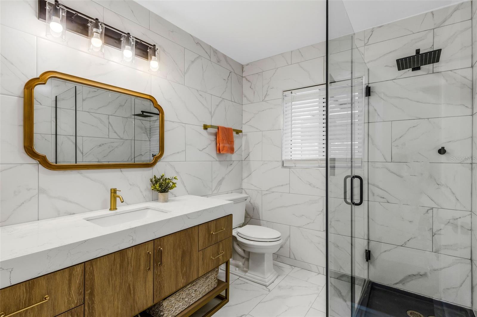 VENICE ISLAND NW OF DOWNTOWN W-622000 - Residential