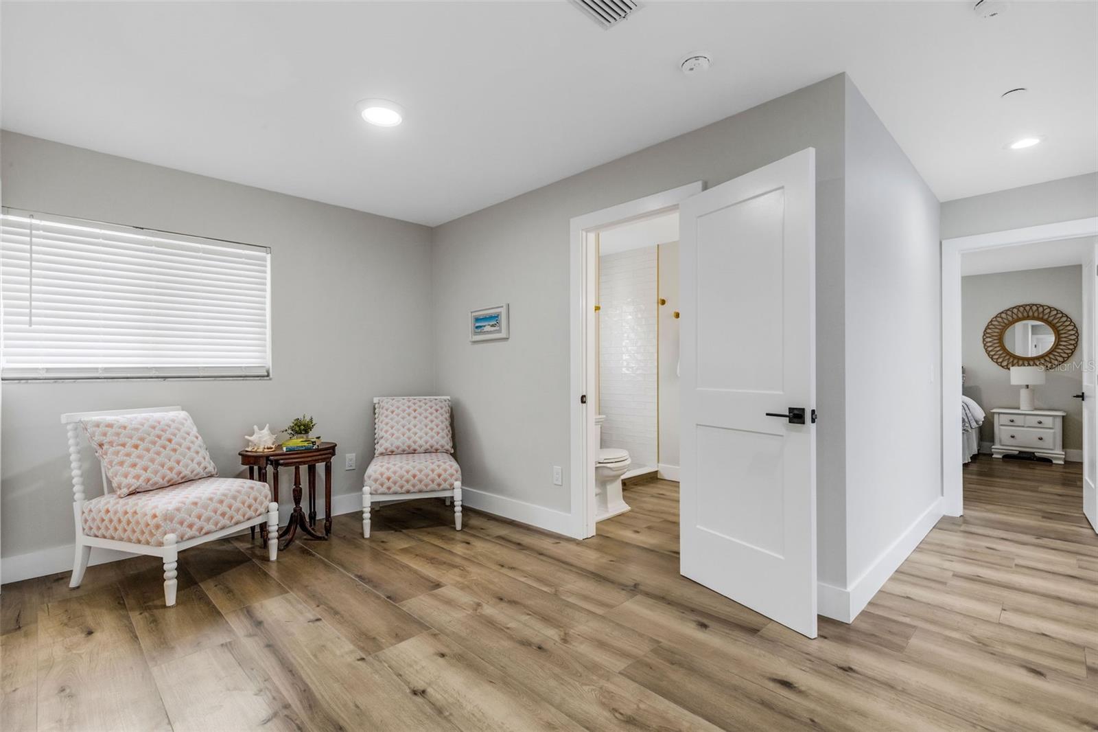 VENICE ISLAND NW OF DOWNTOWN W-622000 - Residential