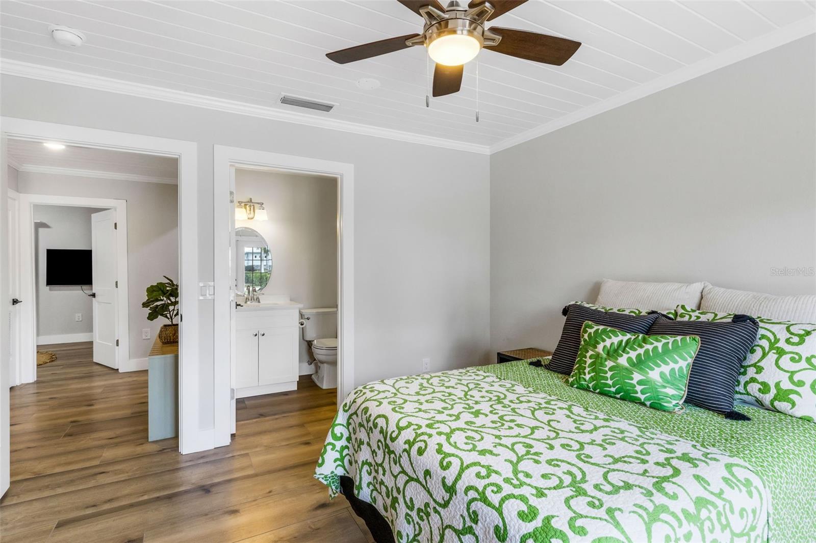 VENICE ISLAND NW OF DOWNTOWN W-622000 - Residential