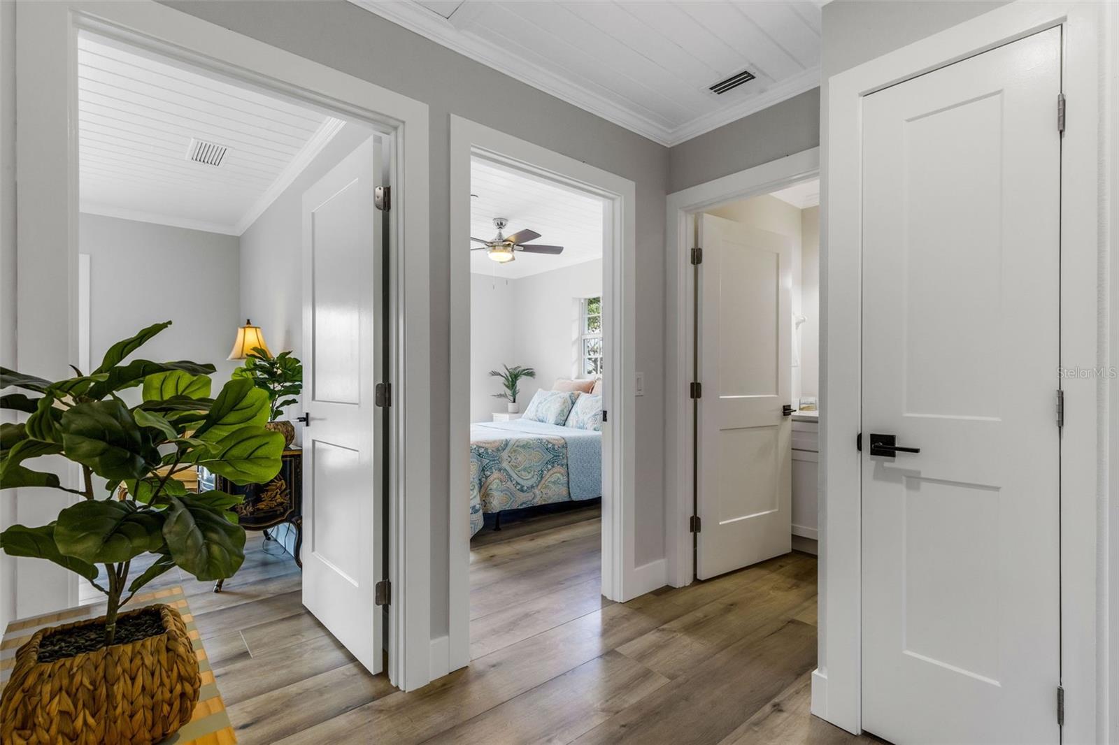 VENICE ISLAND NW OF DOWNTOWN W-622000 - Residential