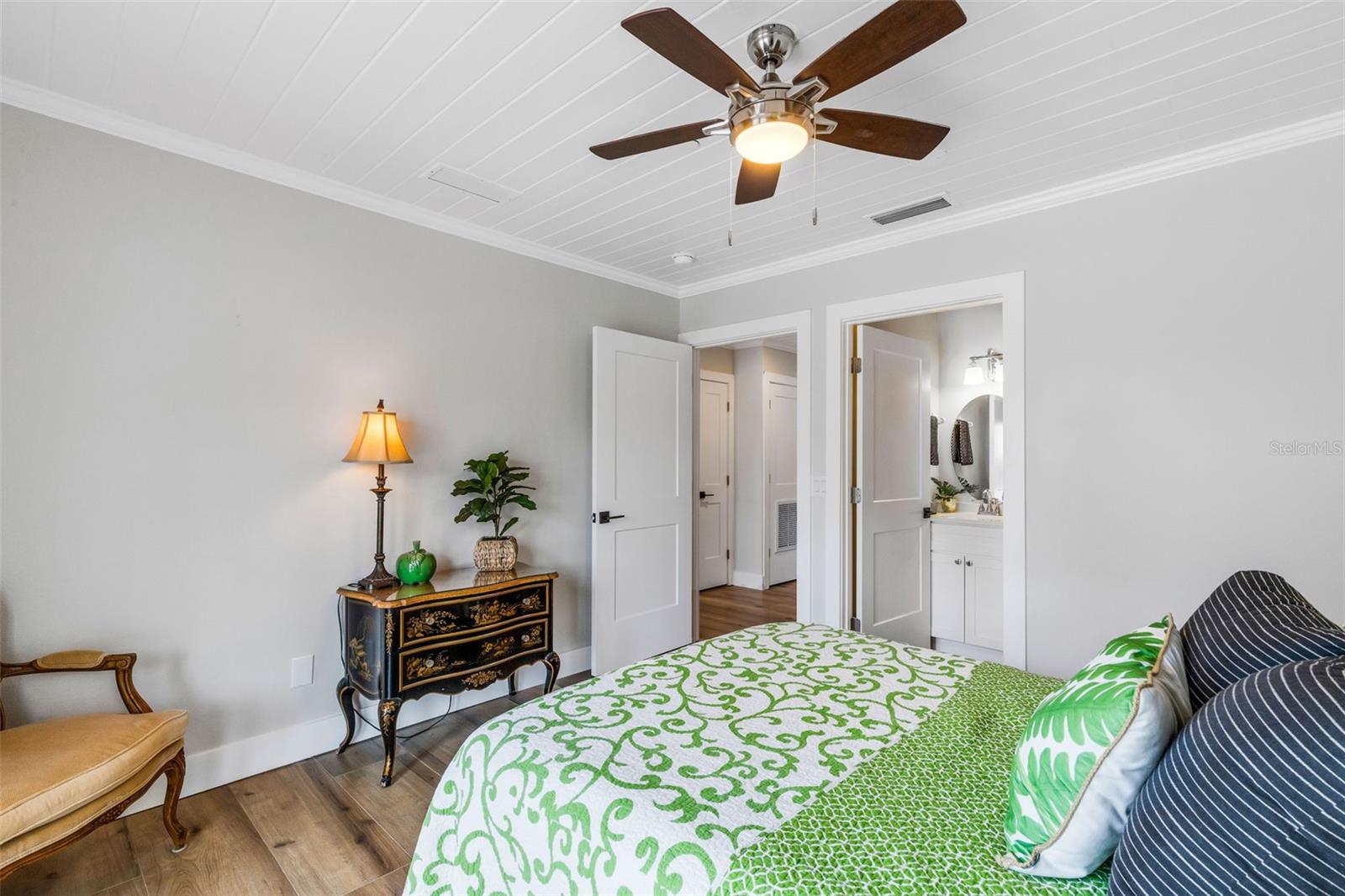 VENICE ISLAND NW OF DOWNTOWN W-622000 - Residential