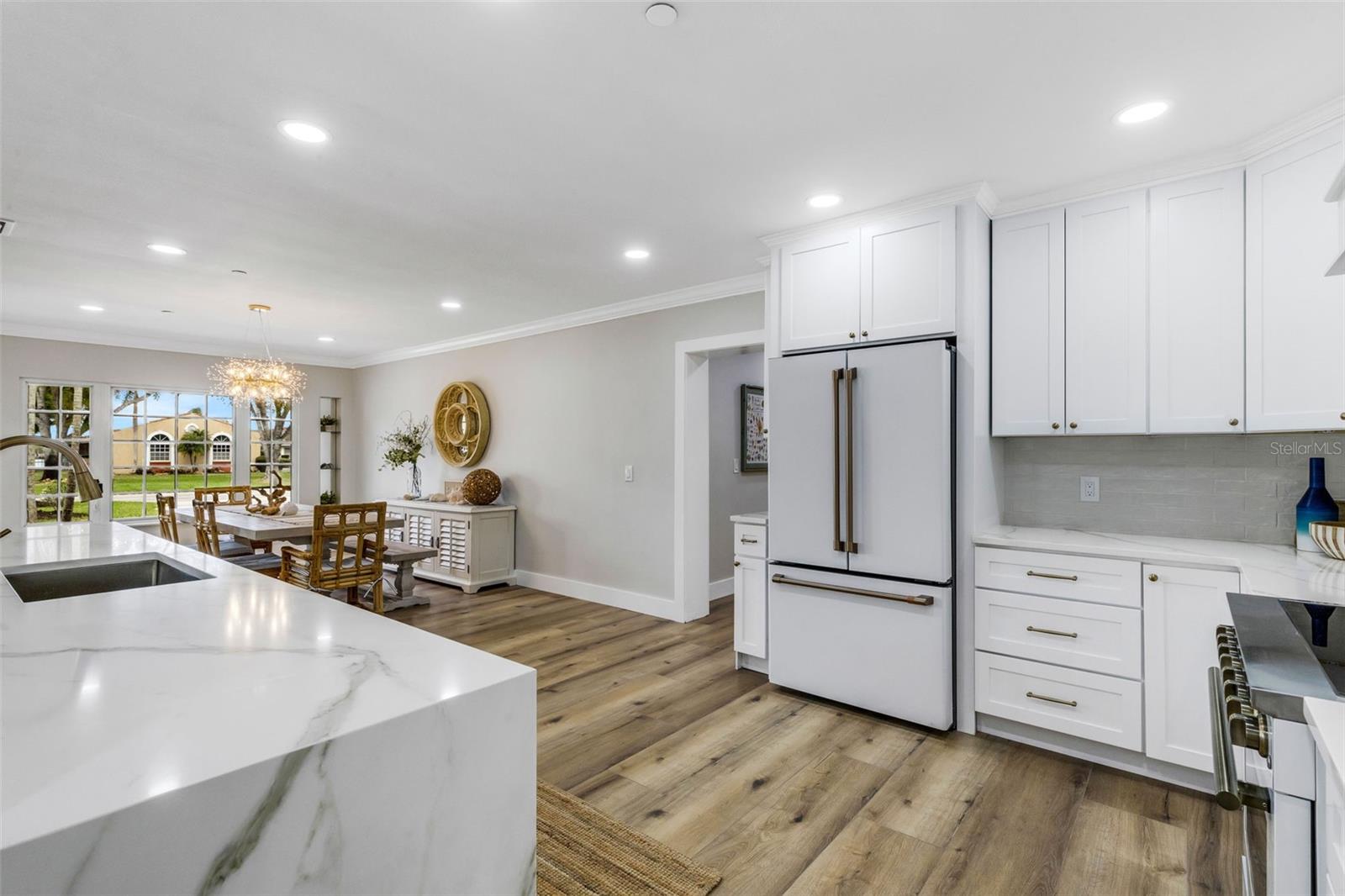 VENICE ISLAND NW OF DOWNTOWN W-622000 - Residential