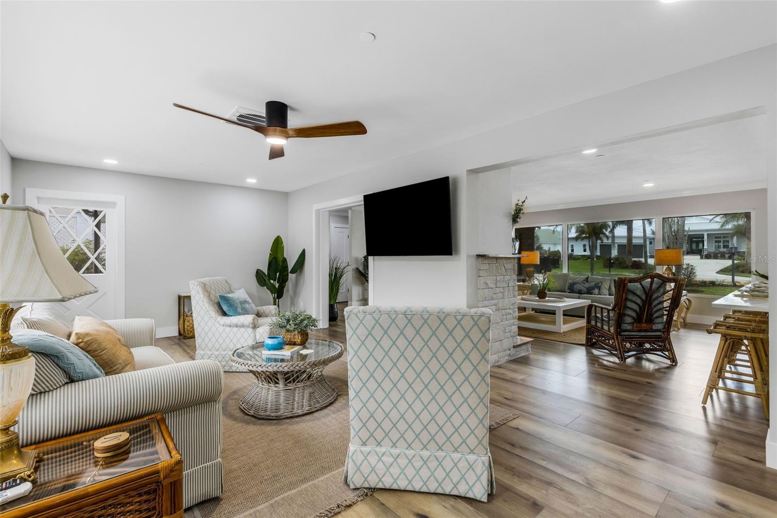 VENICE ISLAND NW OF DOWNTOWN W-622000 - Residential