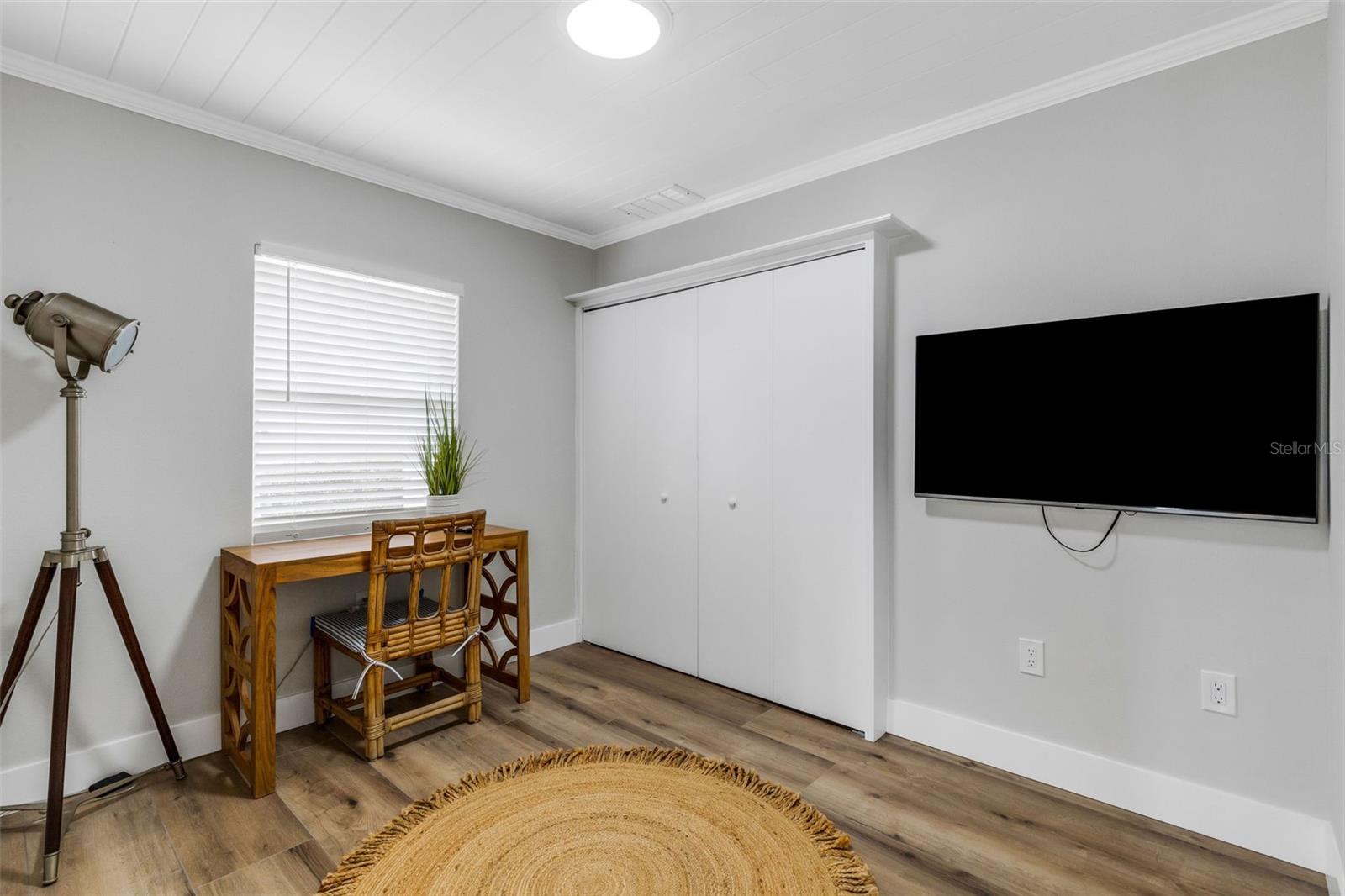 VENICE ISLAND NW OF DOWNTOWN W-622000 - Residential