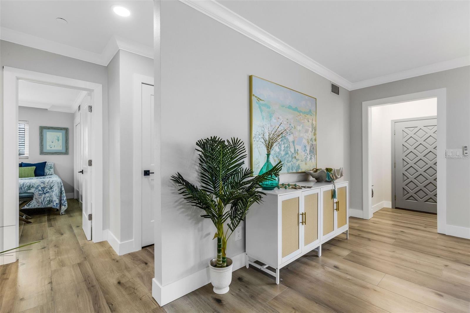 VENICE ISLAND NW OF DOWNTOWN W-622000 - Residential