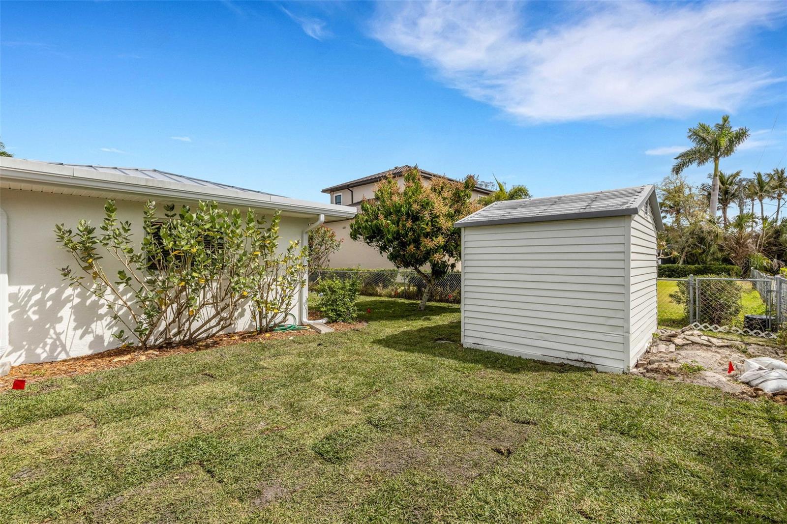 VENICE ISLAND NW OF DOWNTOWN W-622000 - Residential