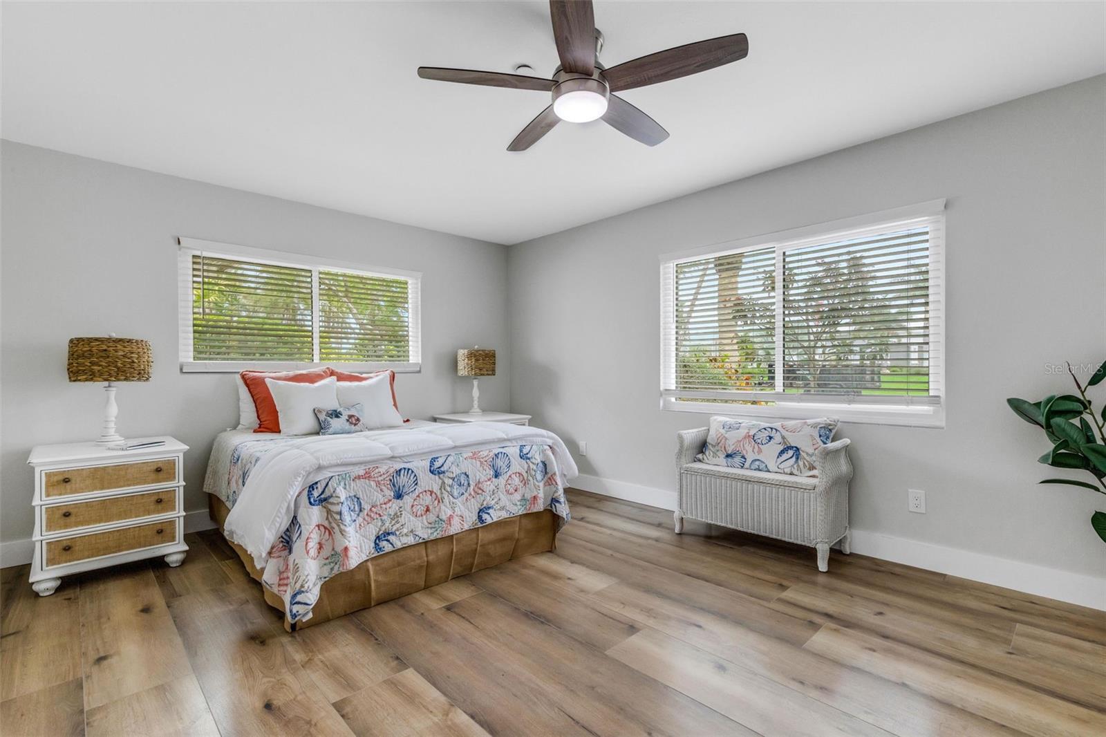 VENICE ISLAND NW OF DOWNTOWN W-622000 - Residential