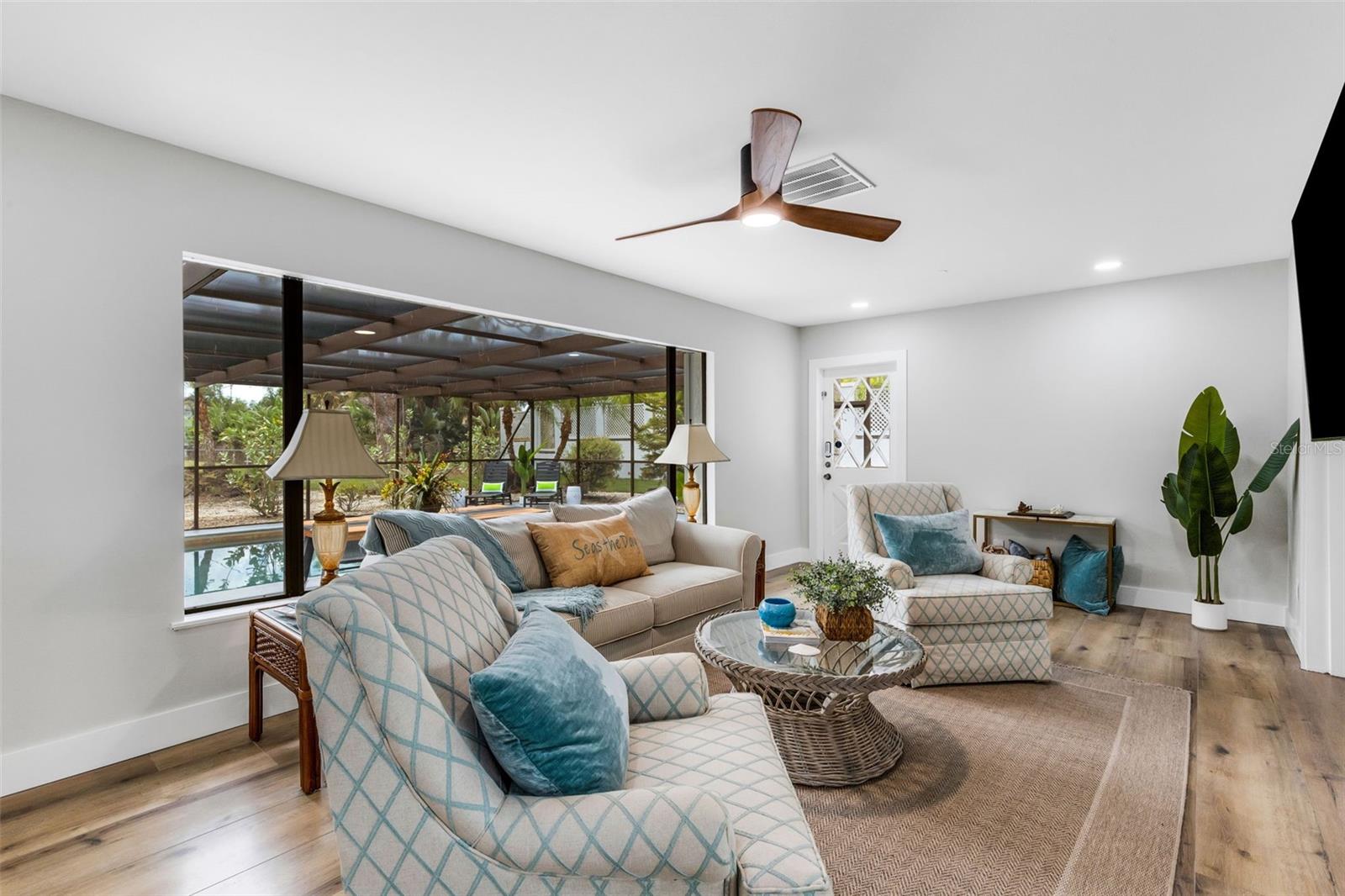 VENICE ISLAND NW OF DOWNTOWN W-622000 - Residential