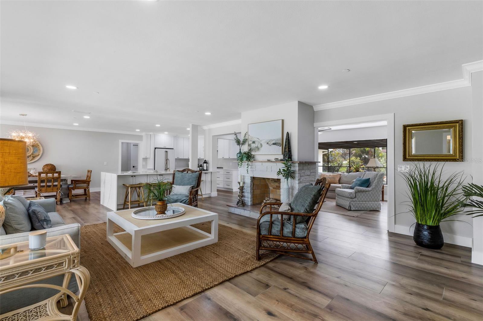 VENICE ISLAND NW OF DOWNTOWN W-622000 - Residential