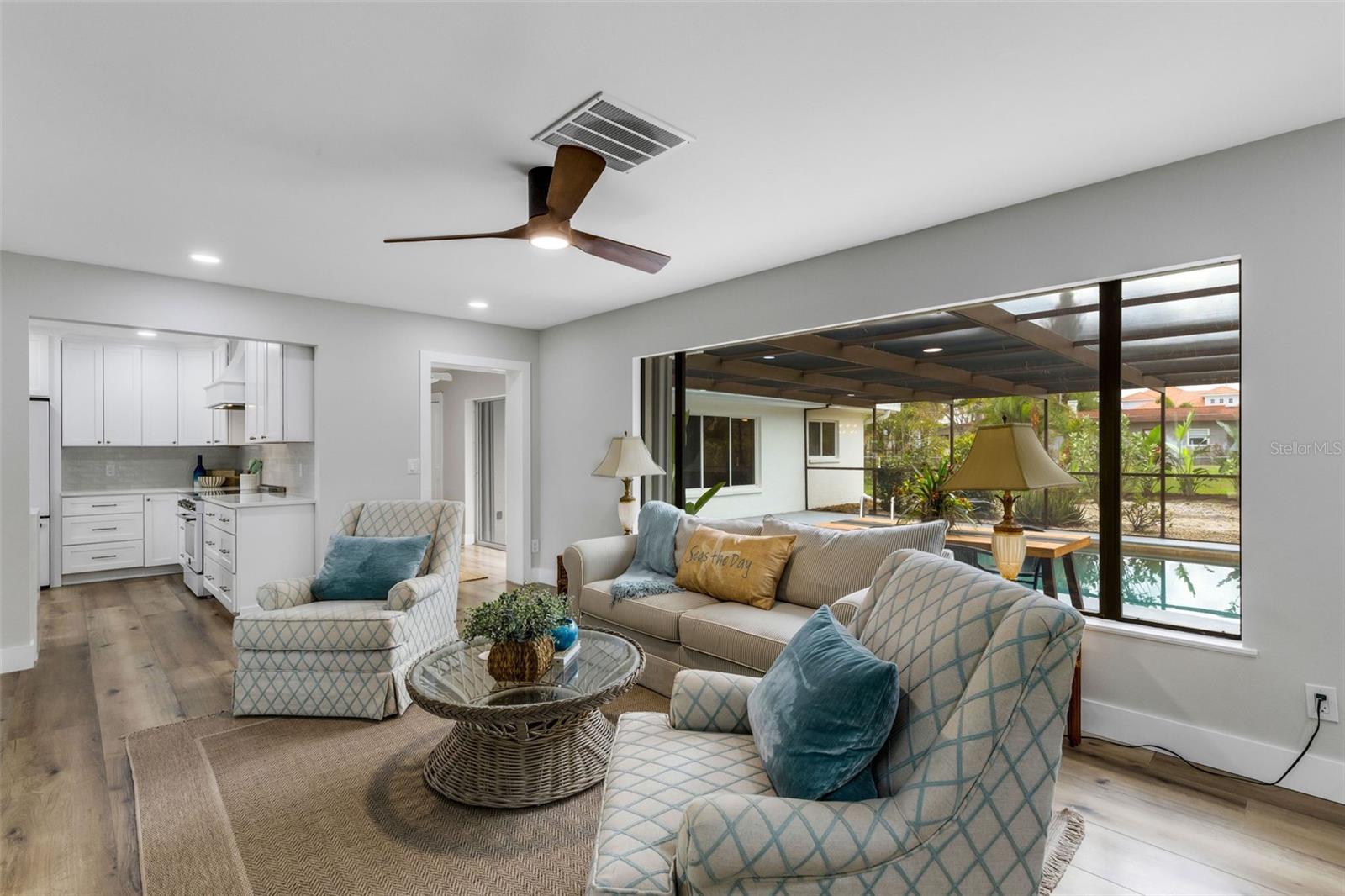 VENICE ISLAND NW OF DOWNTOWN W-622000 - Residential