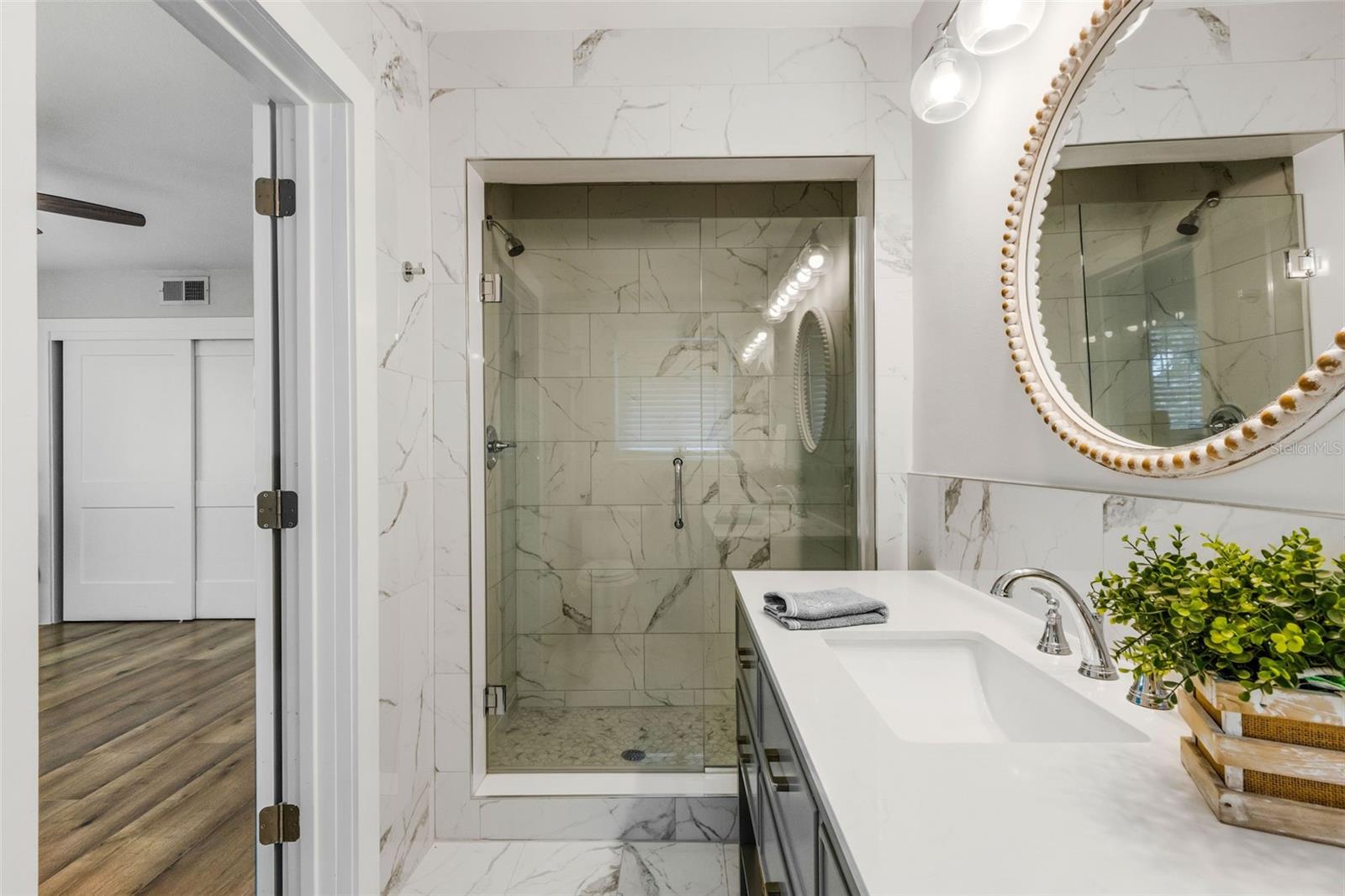 VENICE ISLAND NW OF DOWNTOWN W-622000 - Residential