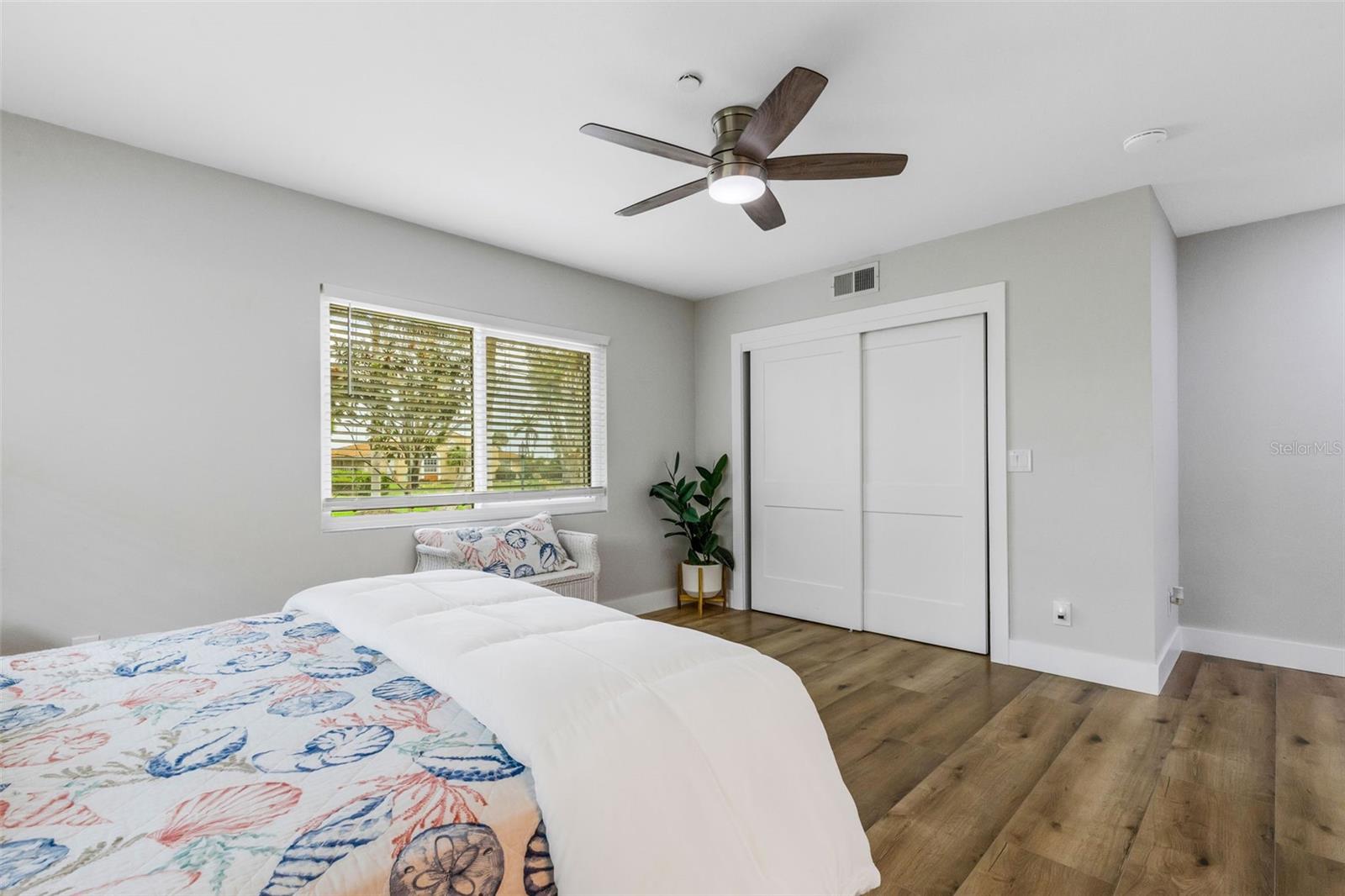 VENICE ISLAND NW OF DOWNTOWN W-622000 - Residential