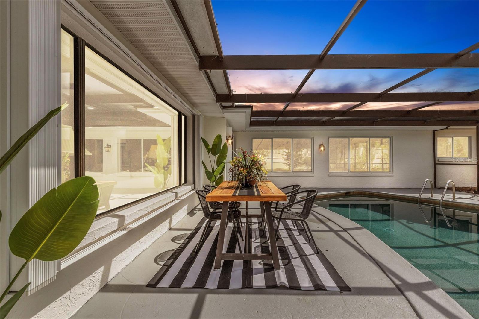 VENICE ISLAND NW OF DOWNTOWN W-622000 - Residential