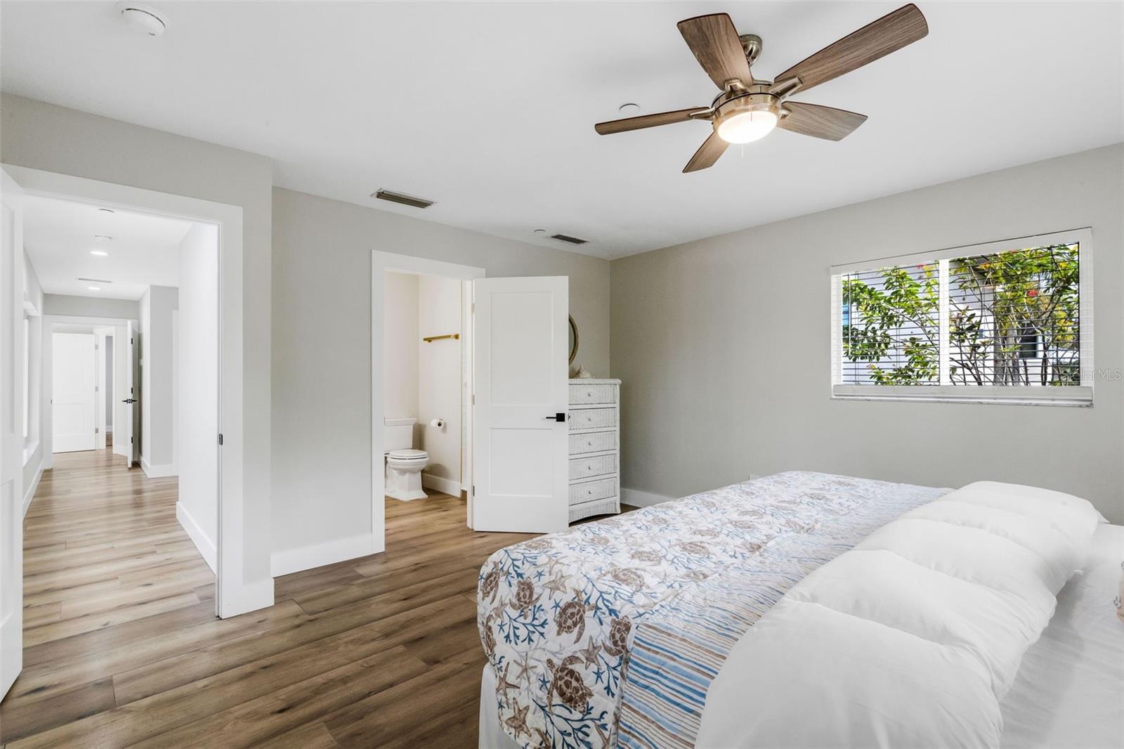 VENICE ISLAND NW OF DOWNTOWN W-622000 - Residential