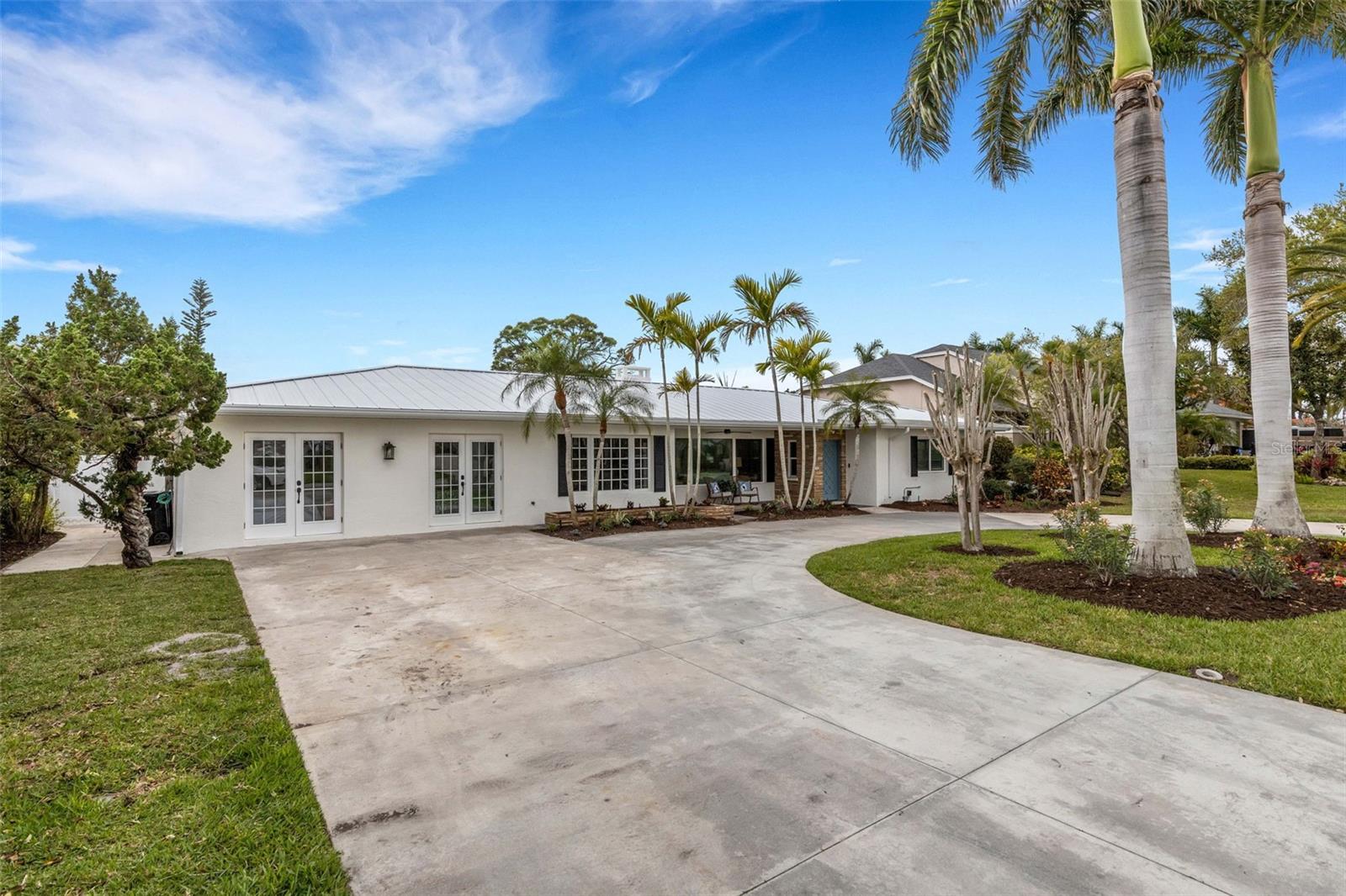 VENICE ISLAND NW OF DOWNTOWN W-622000 - Residential