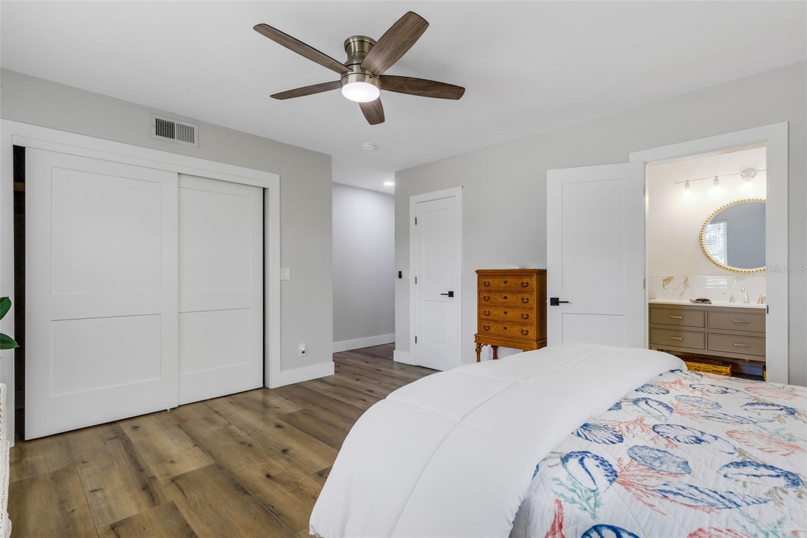 VENICE ISLAND NW OF DOWNTOWN W-622000 - Residential