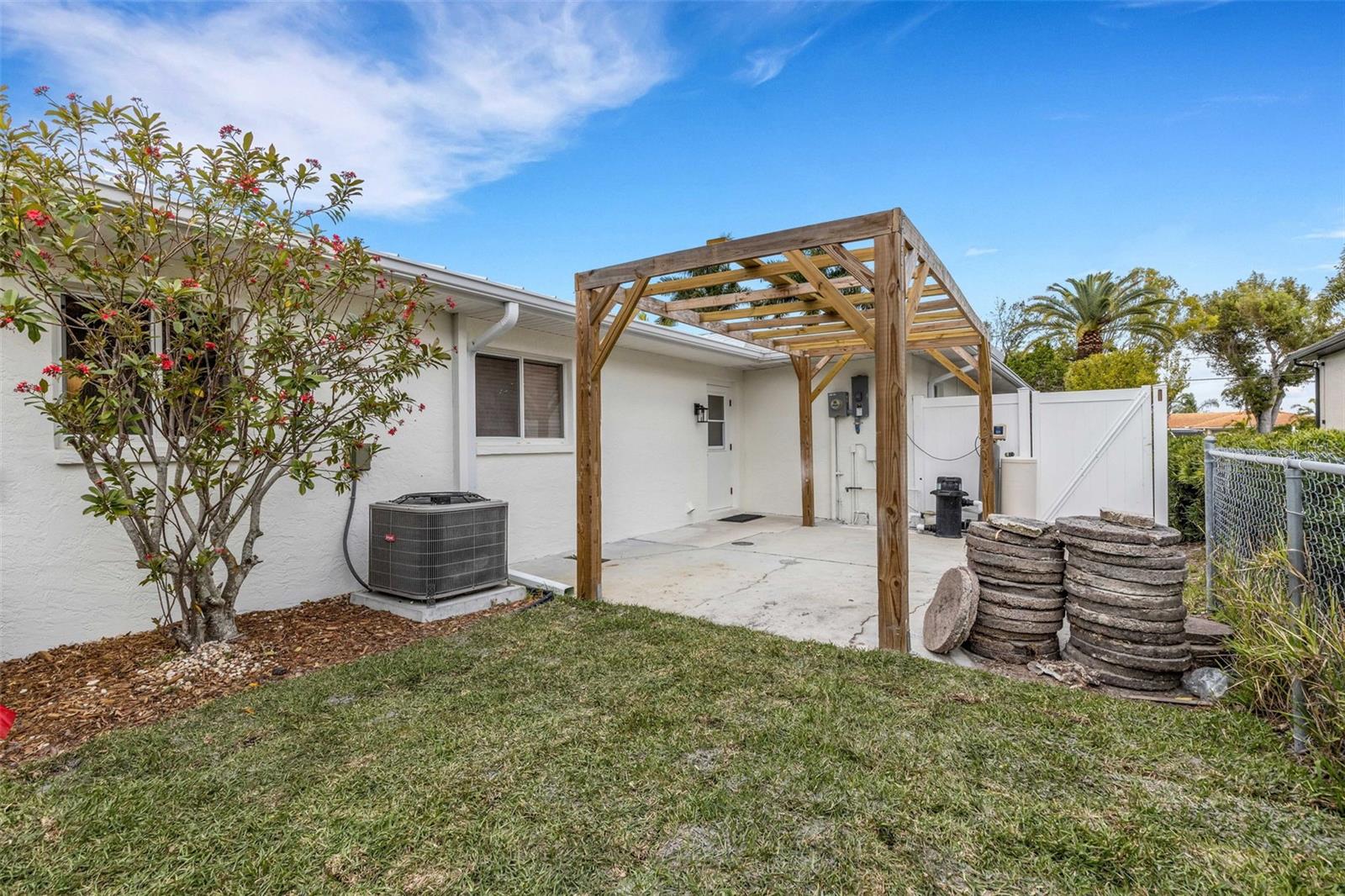 VENICE ISLAND NW OF DOWNTOWN W-622000 - Residential