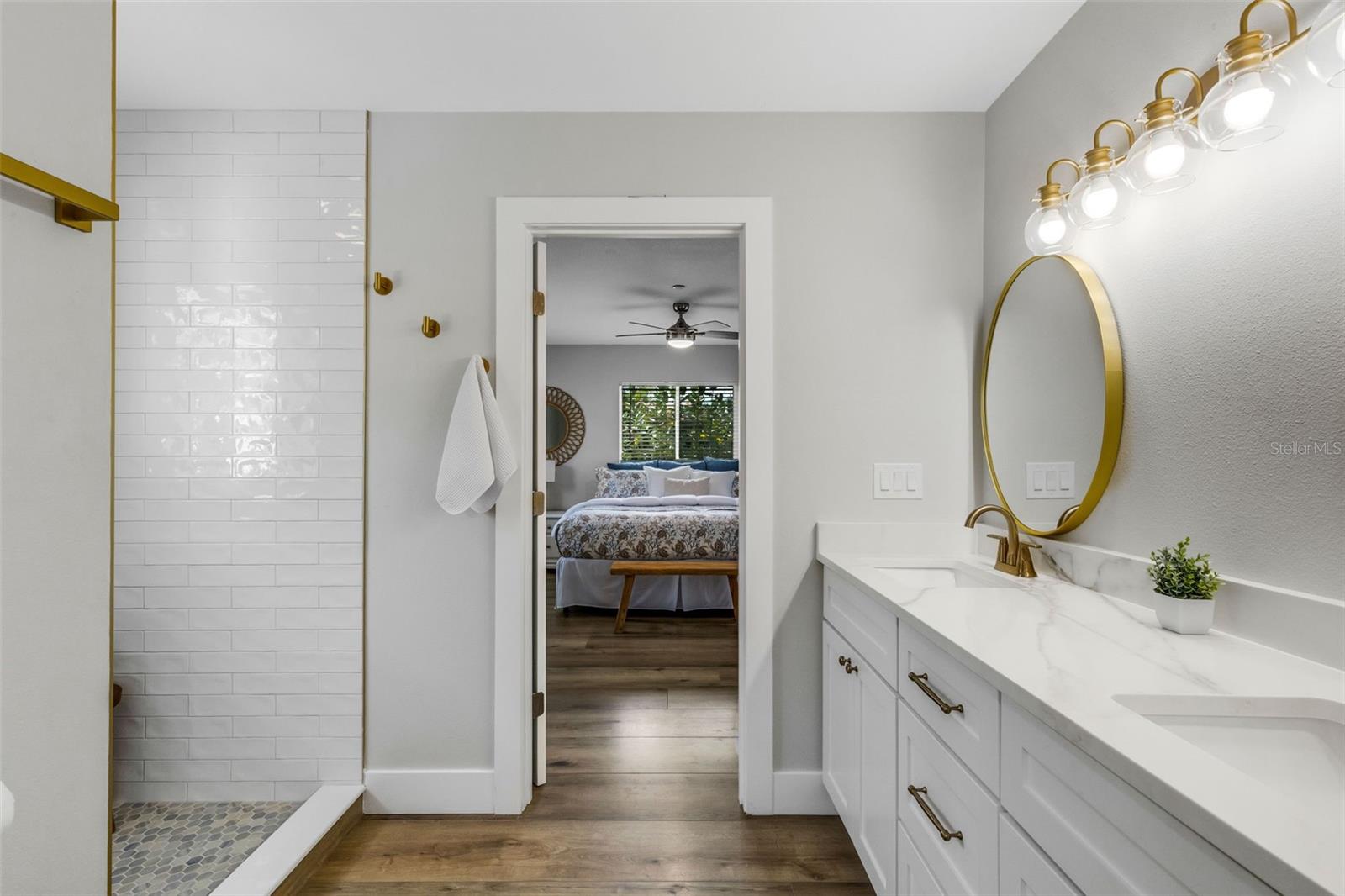 VENICE ISLAND NW OF DOWNTOWN W-622000 - Residential